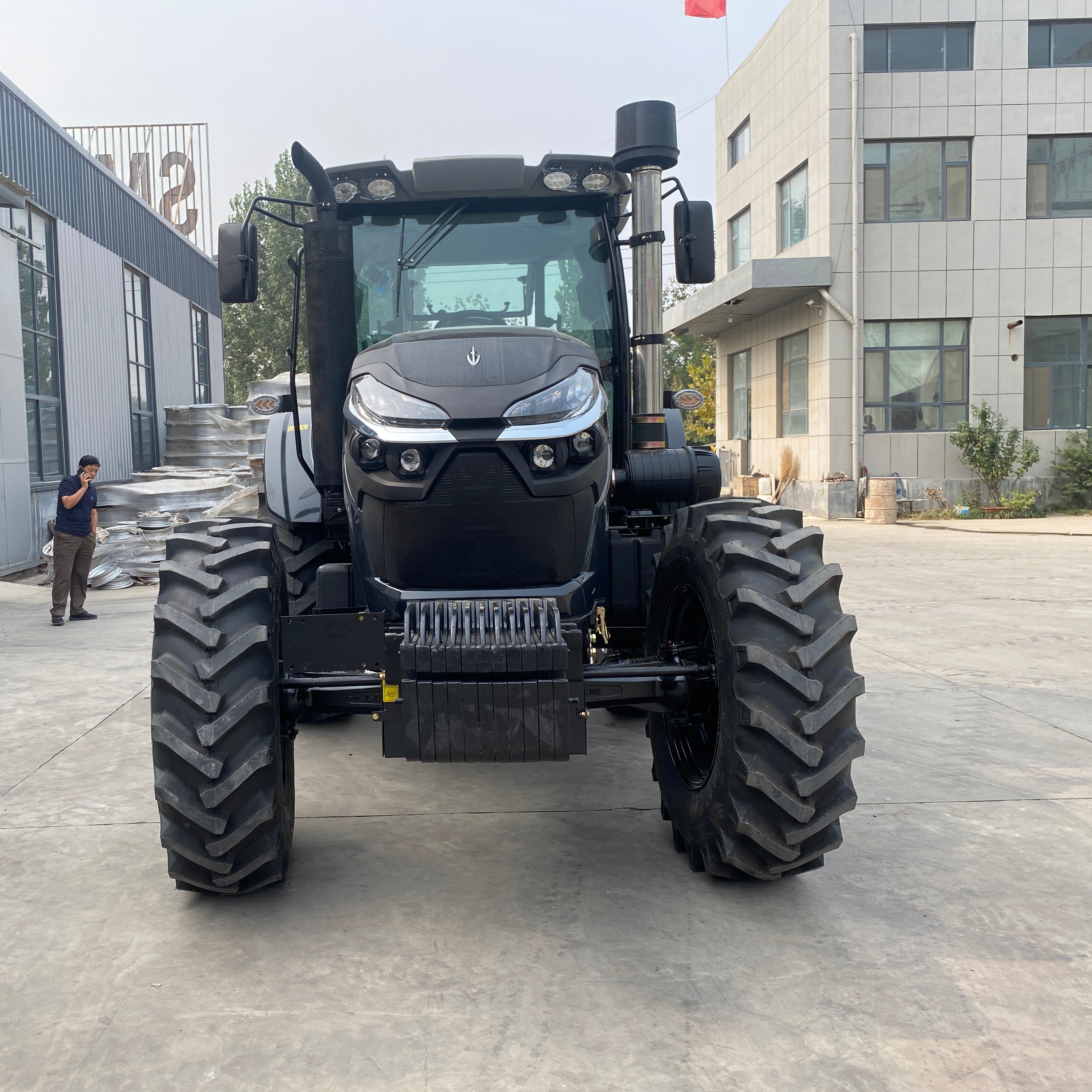 Black 150 HP Tractor Model with Engine for Agriculture Brand Diesel Engine AC Cabin Wheel Tractor