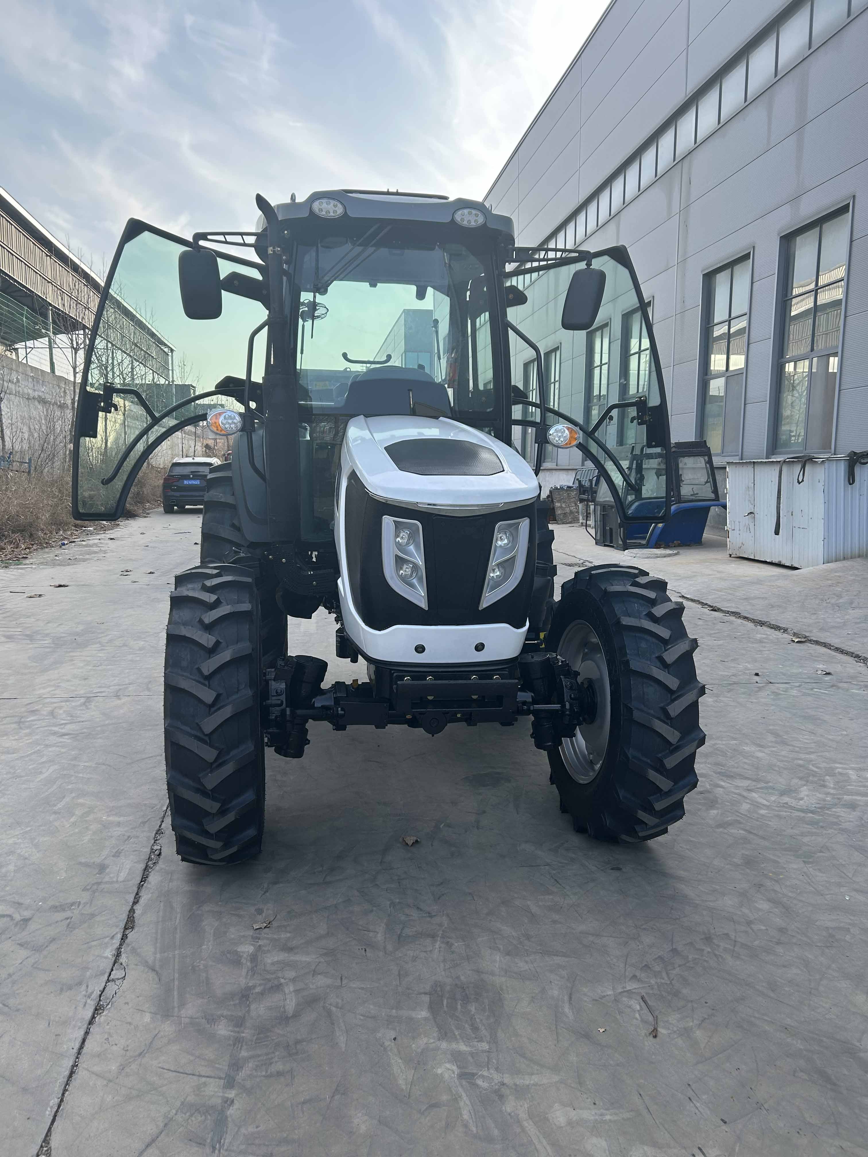CE Certificated Big Tire 85HP Tractor with AC Cabinet 4WD Wholesale Long-service-life