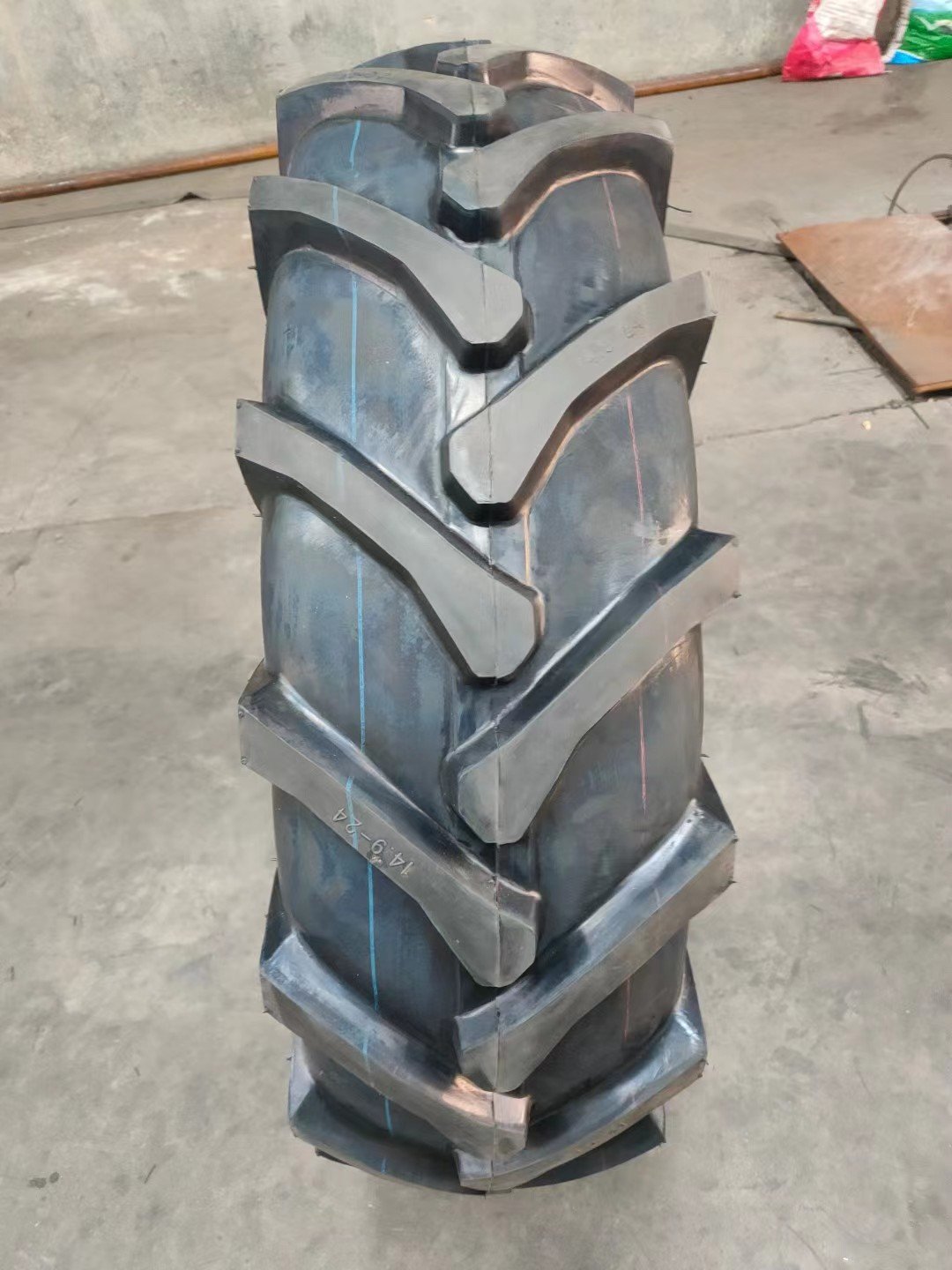 High Quality Agriculture Bias Tractor Tyre Farm & Agri Tires 14.9-30 R1