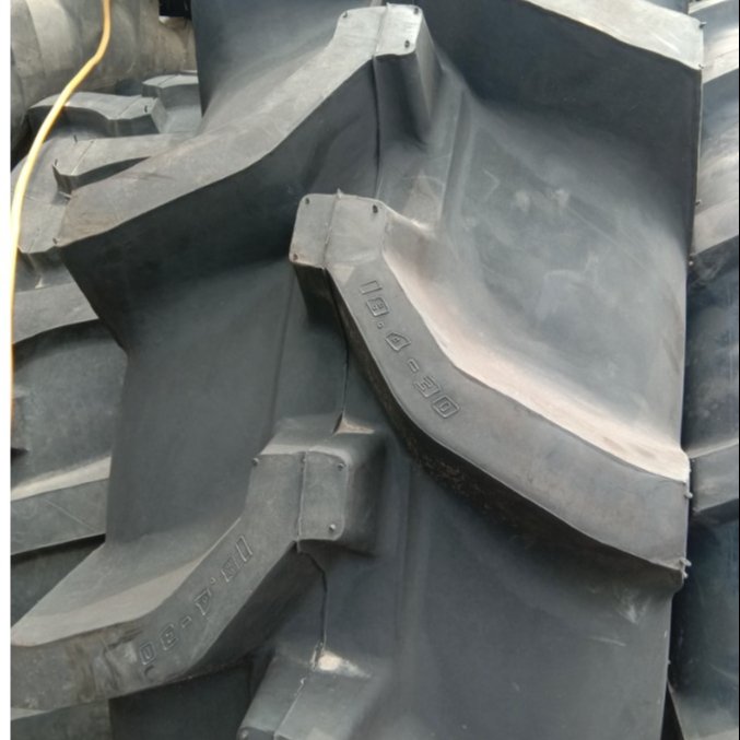 High Quality R-2 Agricultural Tractor Tyre 16.9-34 18.4-30 on Sale