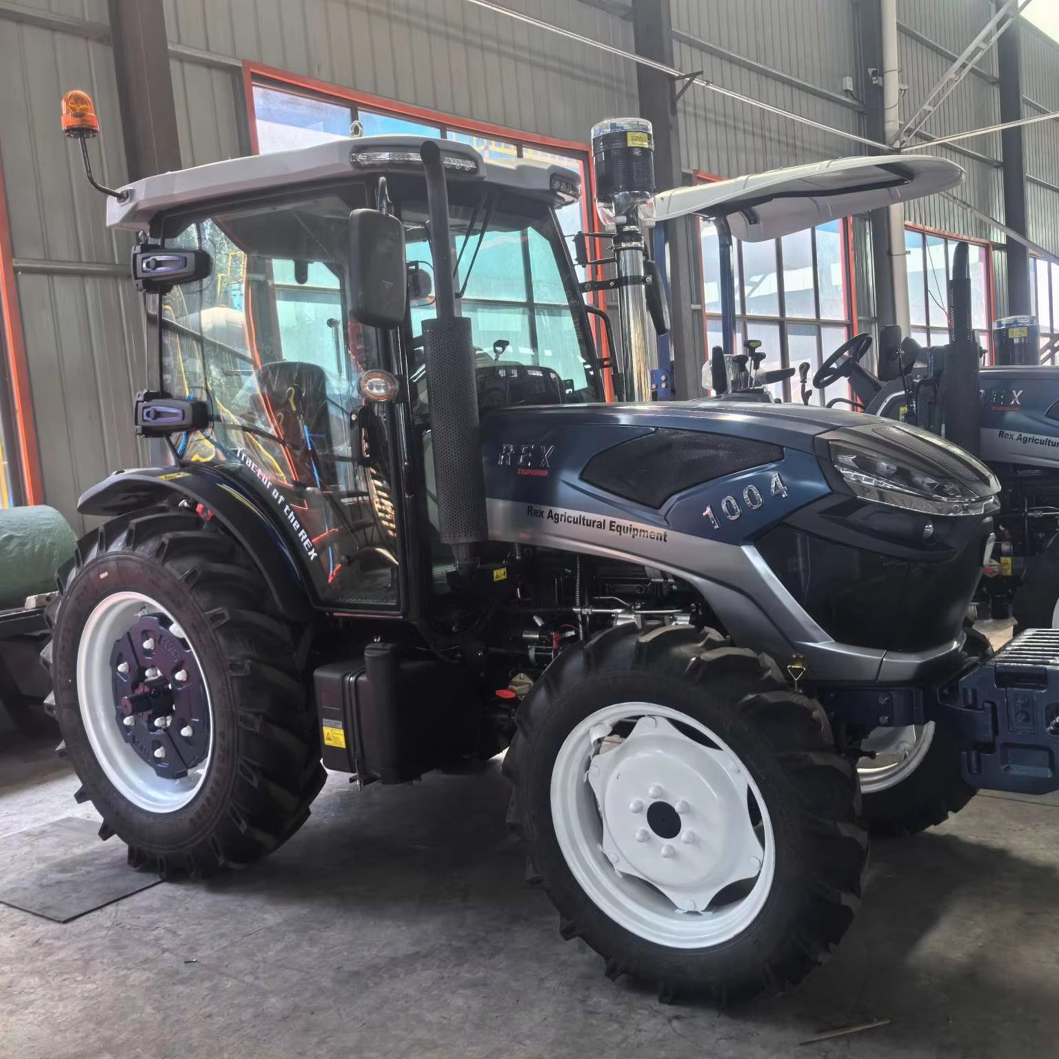 Multifunctional 100HP 4WD Cabin Agricultural Tractor Weichai Engine Core Components Included Motor Pump Gear Gearbox