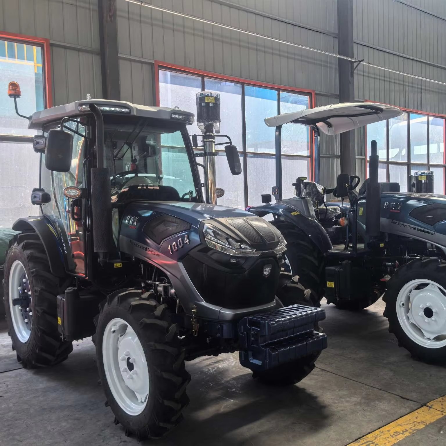 Multifunctional 100HP 4WD Cabin Agricultural Tractor Weichai Engine Core Components Included Motor Pump Gear Gearbox