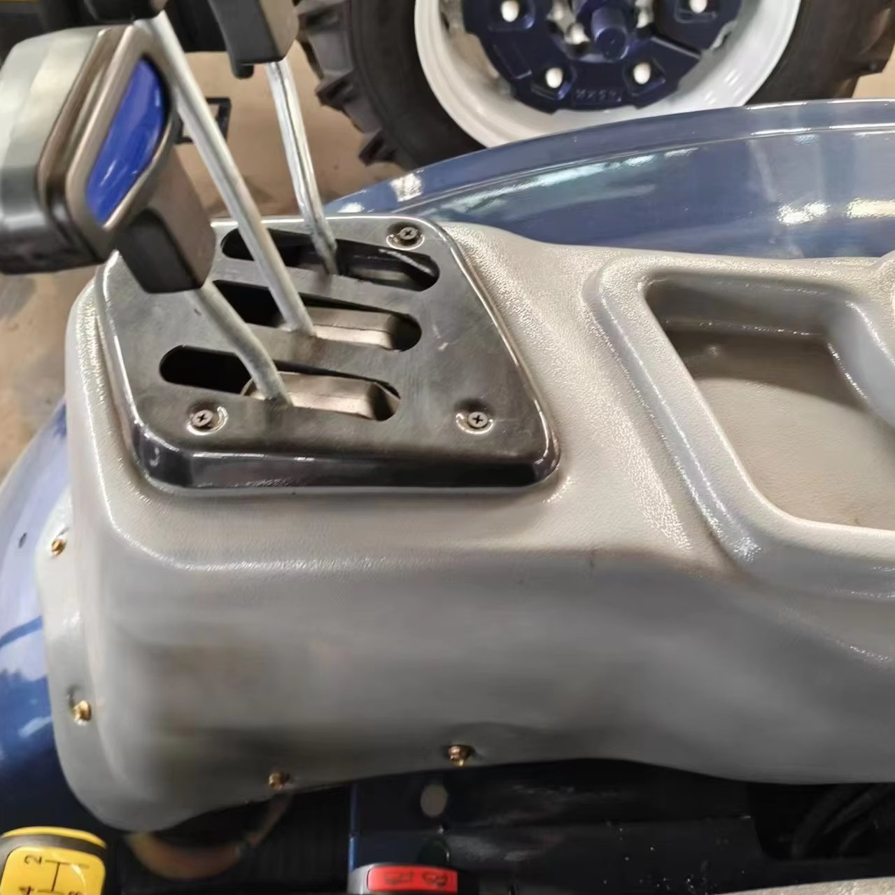 Multifunctional 100HP 4WD Cabin Agricultural Tractor Weichai Engine Core Components Included Motor Pump Gear Gearbox