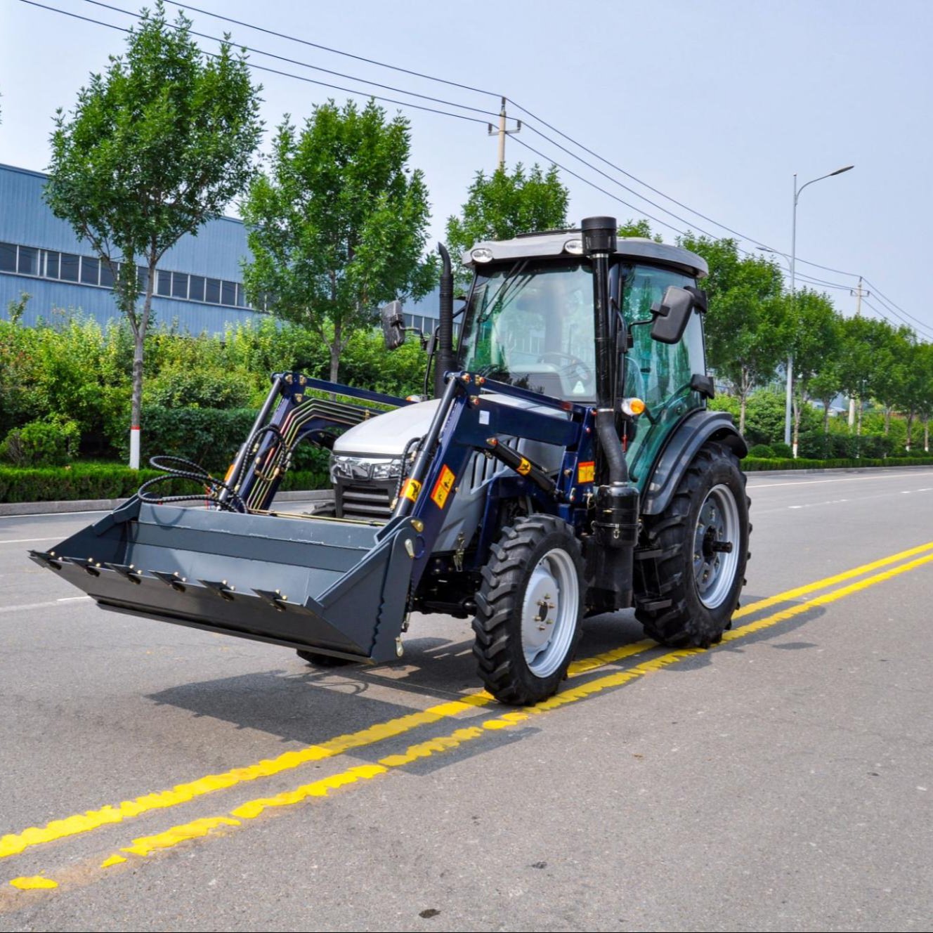 Chinese Agriculture Compact Tractor on Hot Sale! 70HP 4*4 With Hydraulic Steering and Air Conditioner