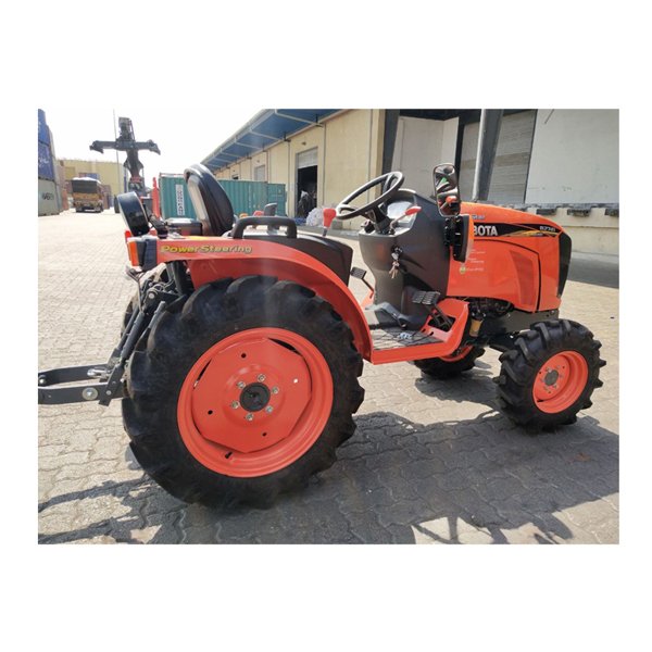 Best Performance Agricultural Machinery 3 Cylinders & 2600 RPM Rated Liquid Cooled Engine 27HP B2741 Kubota Tractor