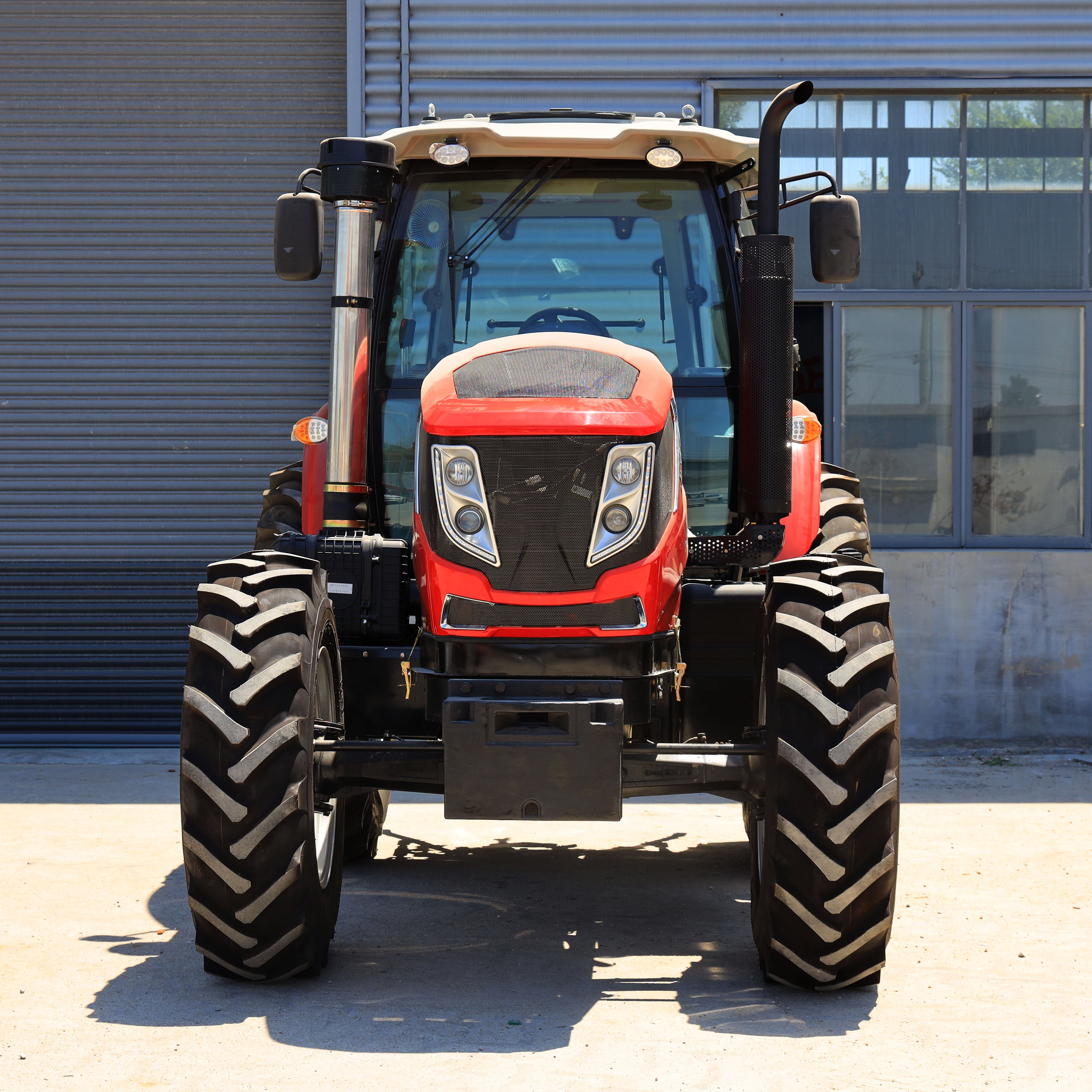 China New Condition 200HP WD2004 Multifunctional Diesel Agricultural Machinery 8/100/200HP Motor 4 Wheel Tractors Pump