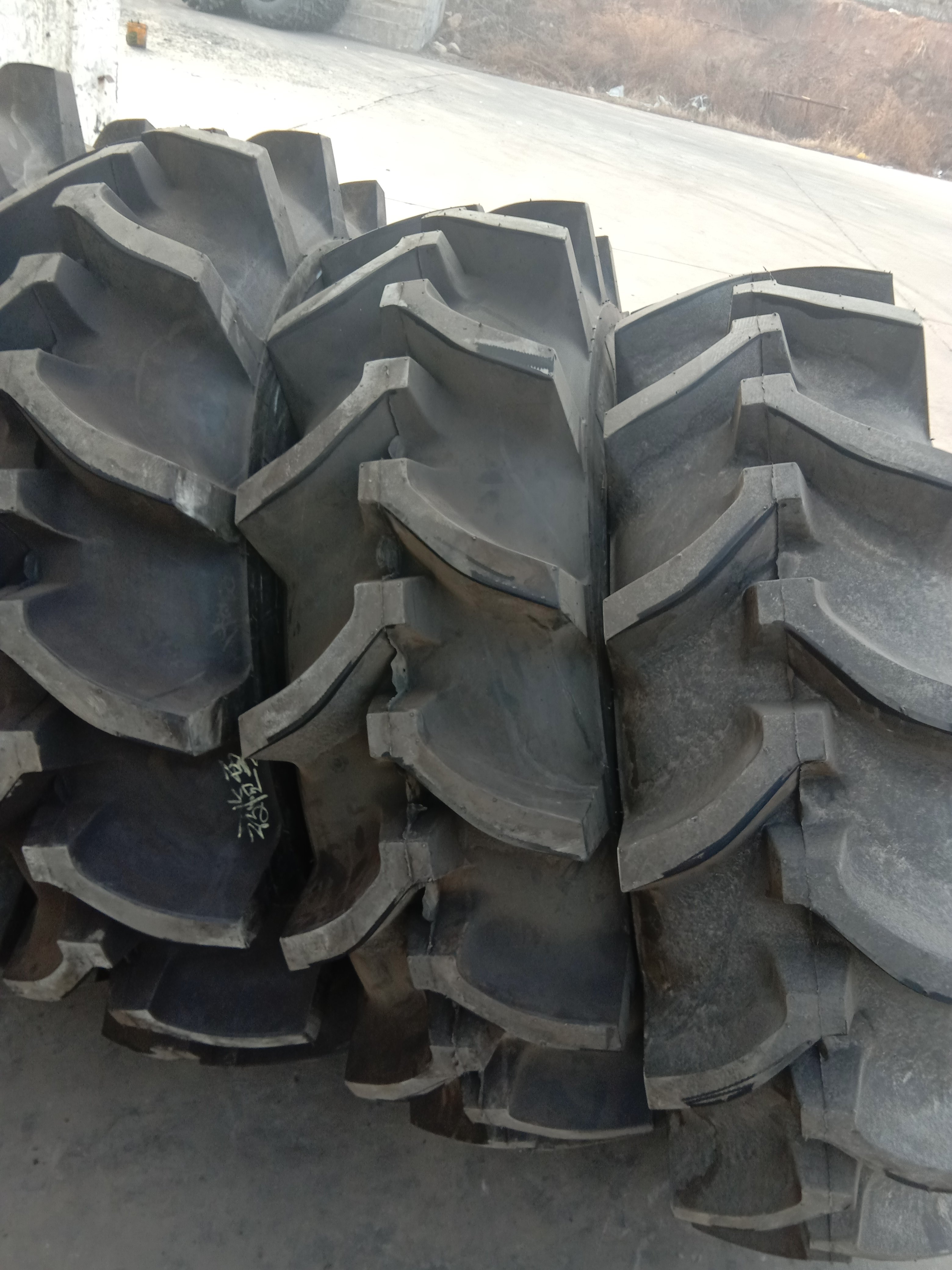 18.4-38 R2 PATTERN AGRICULTURAL TRACTOR FARM TYRE