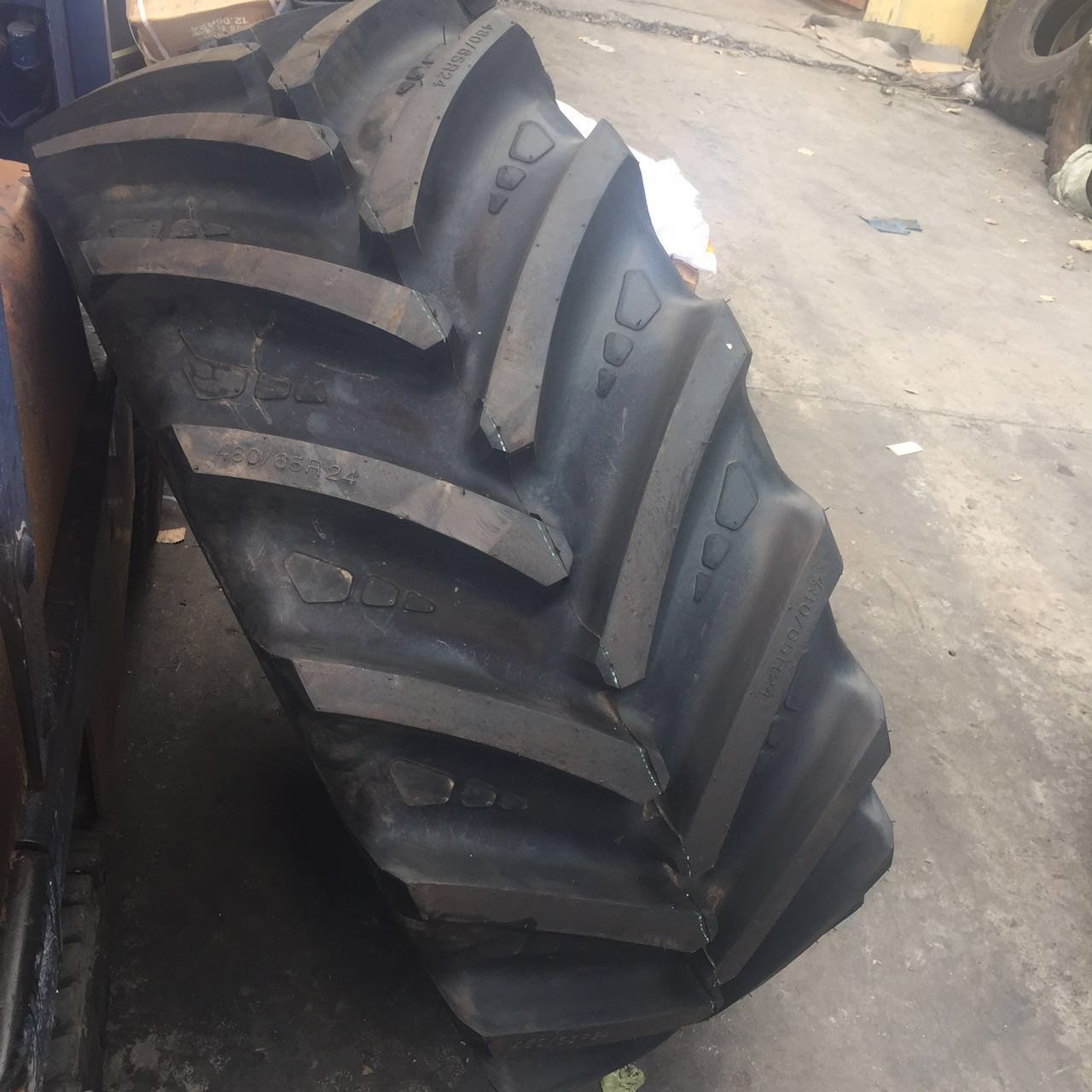 Radial Tractor Tyres 440/65r28 480/65r28 540/65r28 600/65r28 Agricultural Tire