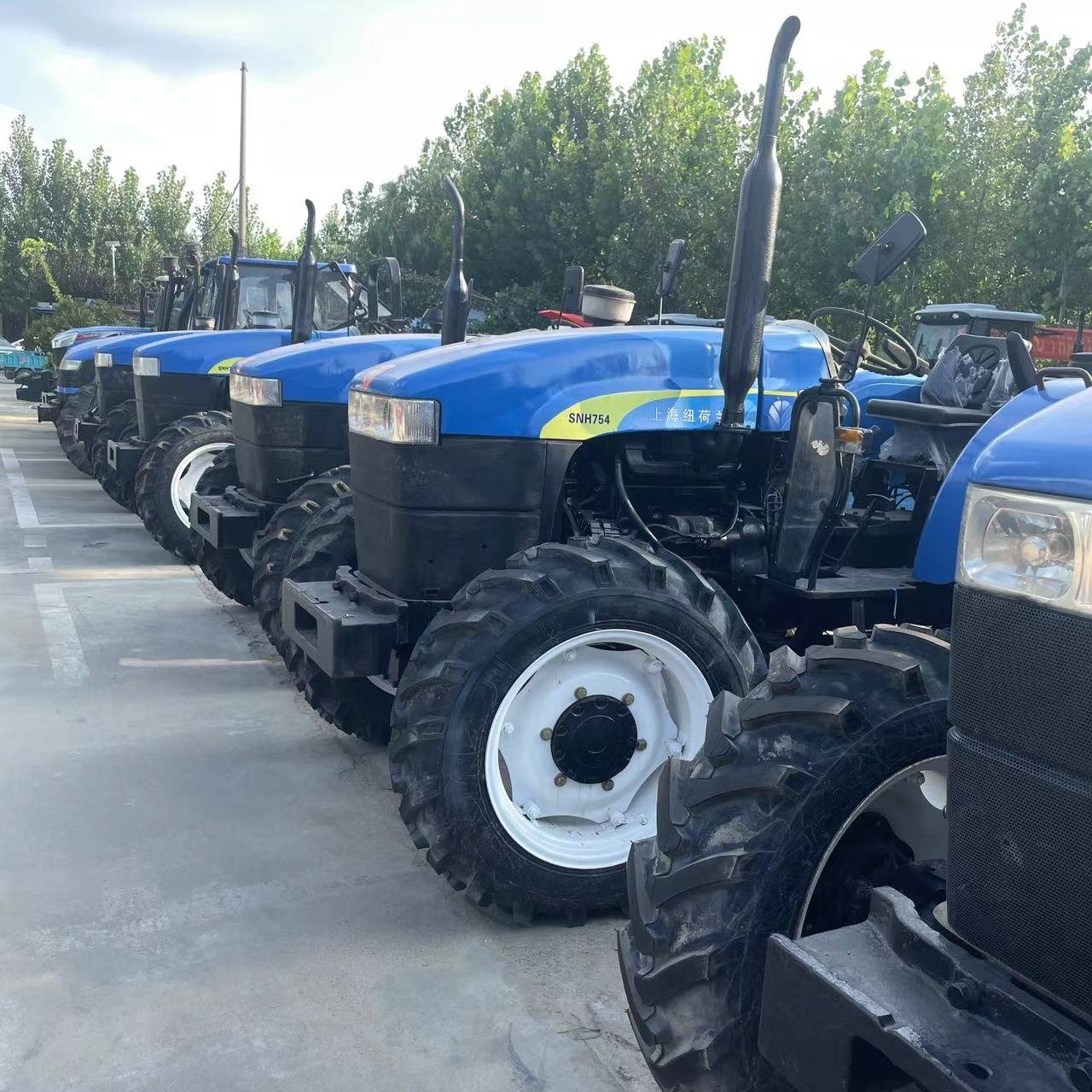 Used/Second Hand 4x4wd New Holland Tractor Farming Equipment Agricultural Machinery