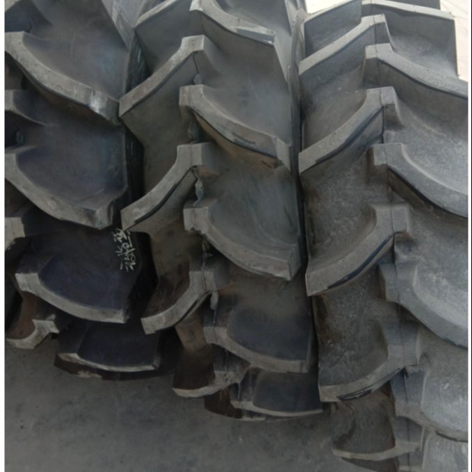 11.2-24 R2 PATTERN TRACTOR PADDY TYRE