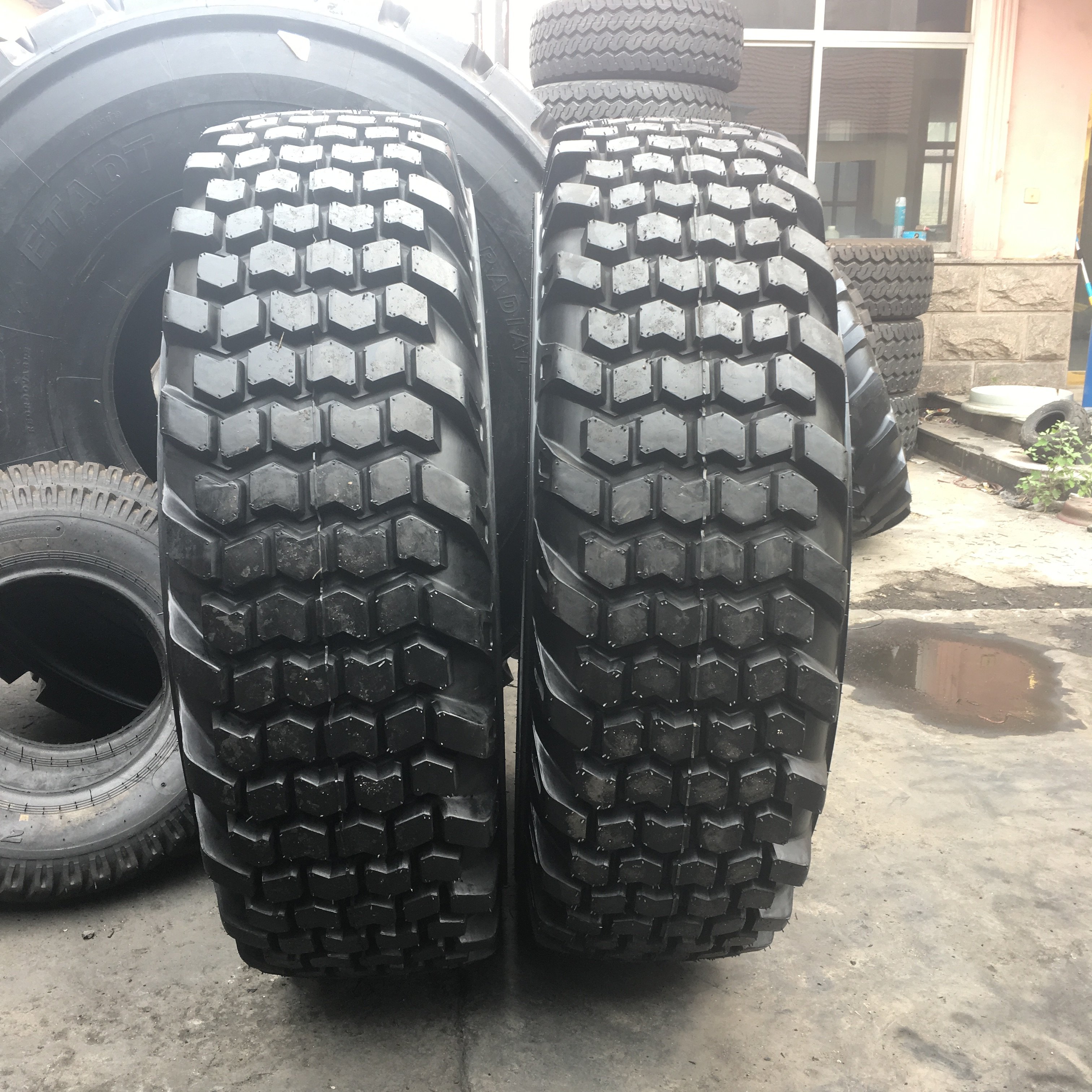 High Quality Off-the-road Tyre 16.9-28 16.9-24 TI200
