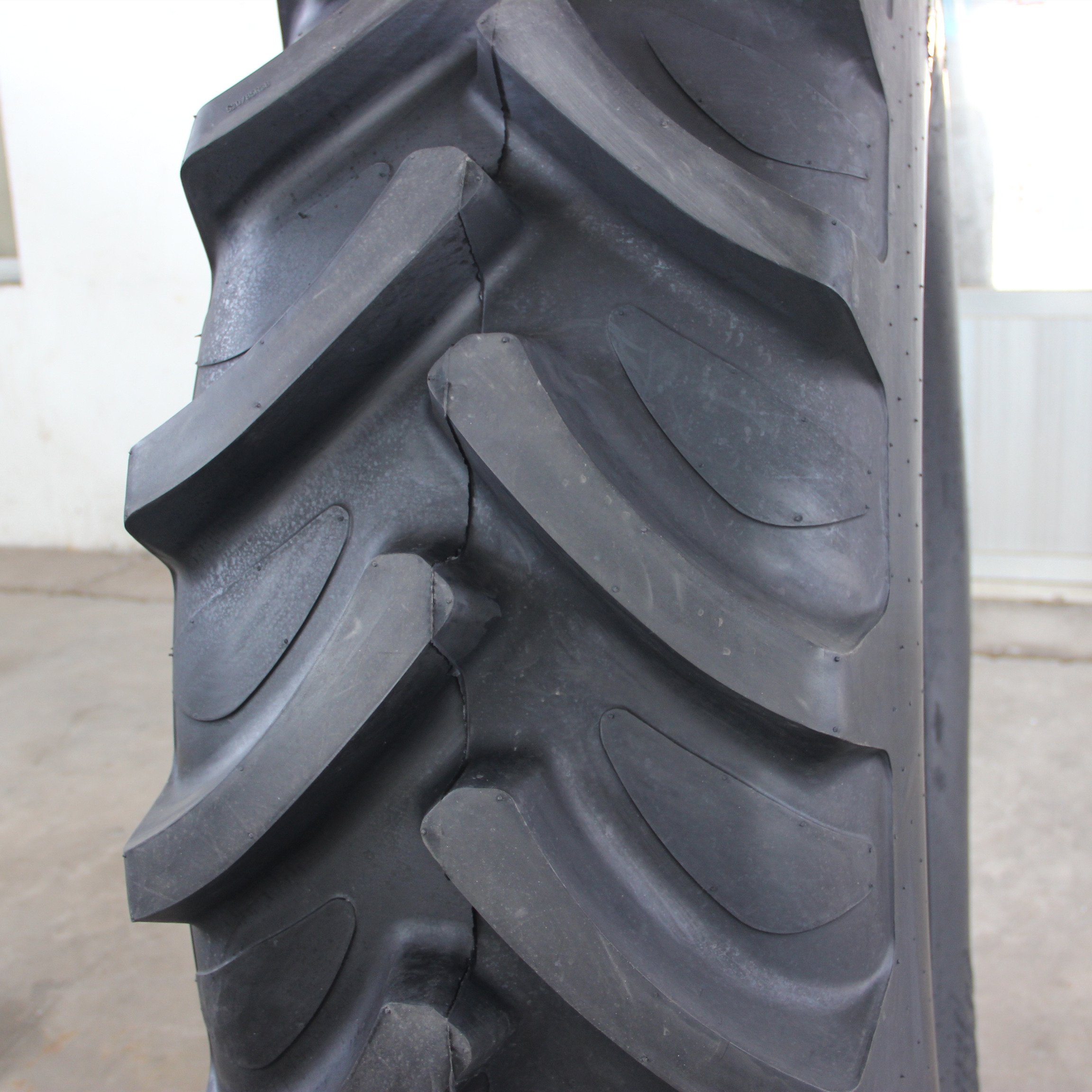 Factory Supply 420/85R38 16.9R38 520/85R42 20.8R42 Radial Agricultural Farm Tractor Tyres