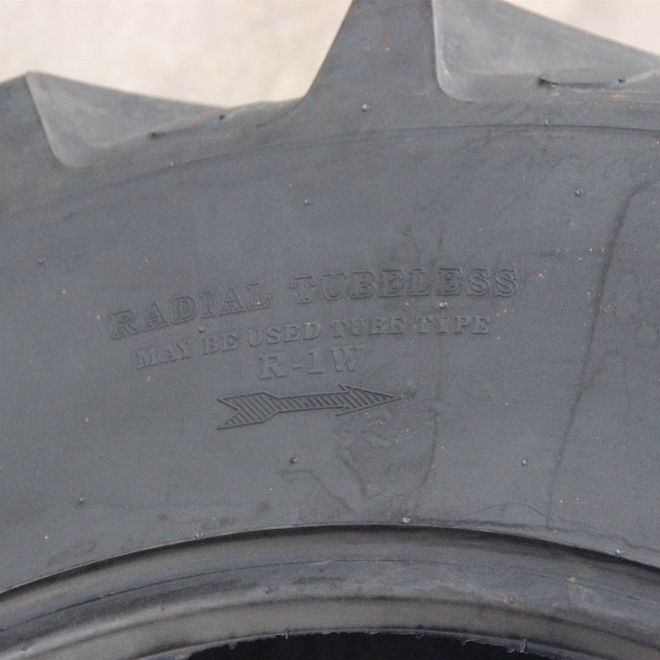 Factory Supply 420/85R38 16.9R38 520/85R42 20.8R42 Radial Agricultural Farm Tractor Tyres