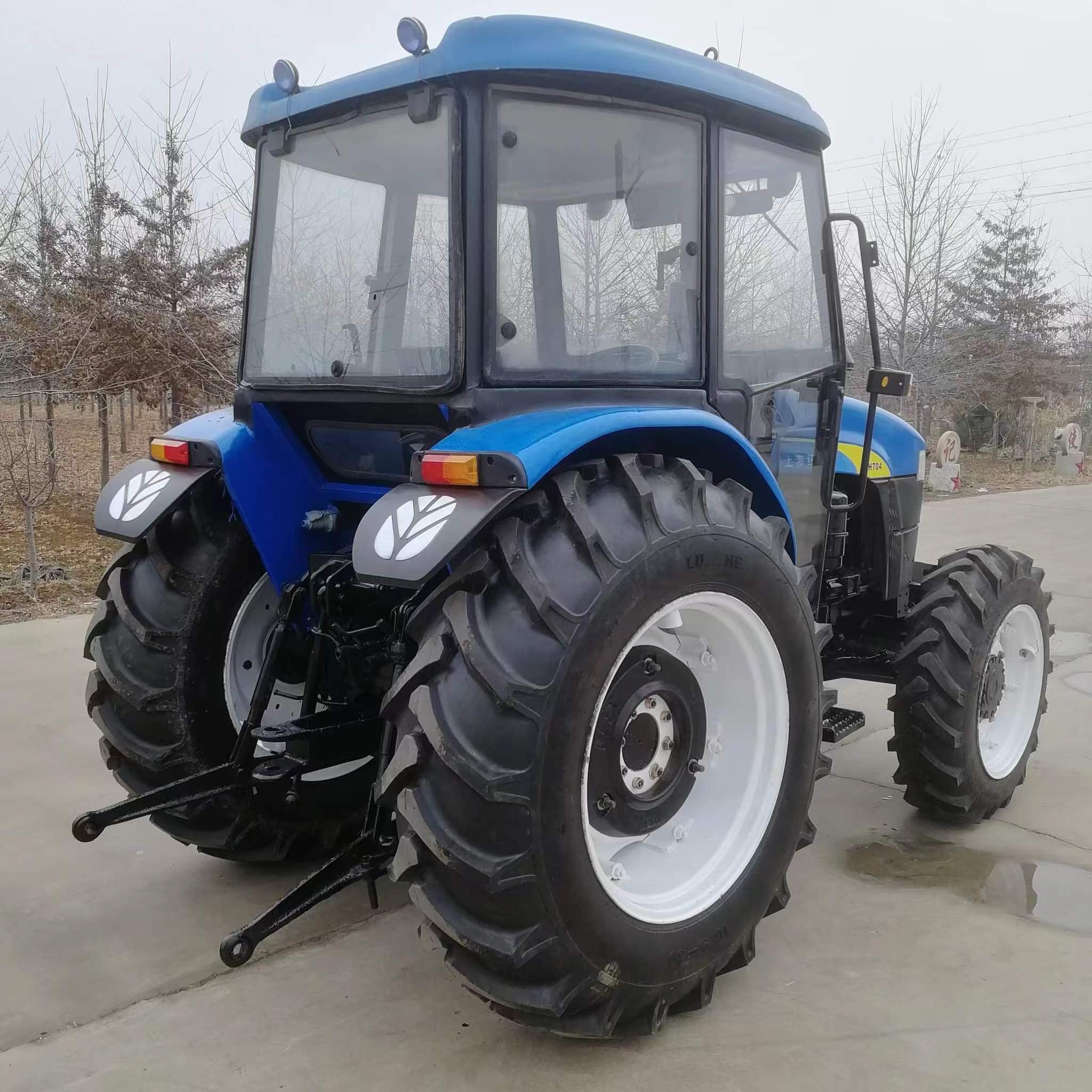 Used Tractor Tractor Snh704 70hp CABIN 4WD Farming Equipment Traktor Mini Wheel Loader Massey Ferguson MF385