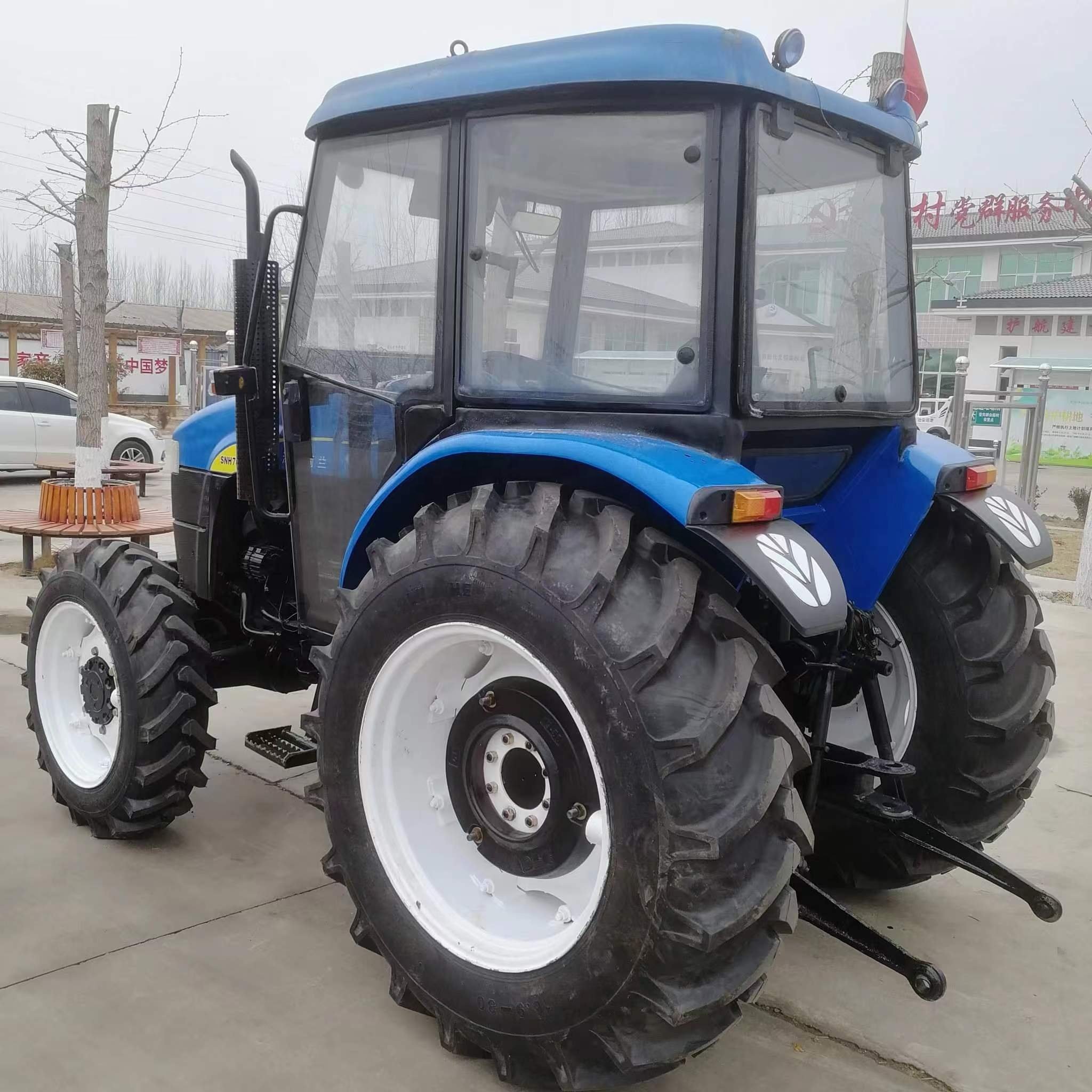 Used Tractor Tractor Snh704 70hp CABIN 4WD Farming Equipment Traktor Mini Wheel Loader Massey Ferguson MF385