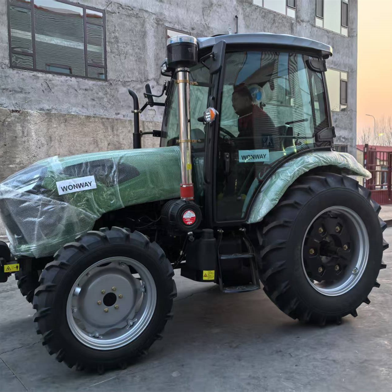 Multi-functional Agricultural Tractor 4wd Compact Agricultural Tractor Small Agricultural Tractor