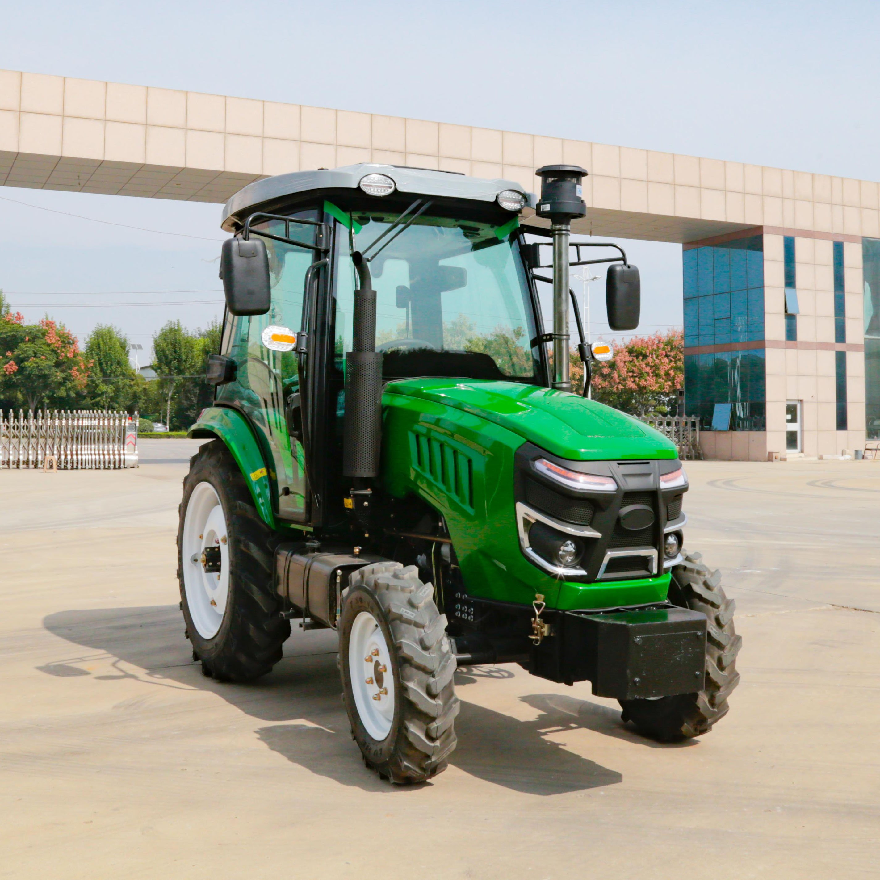 China Brands 4x4 130hp Farm Tractors Agriculture Tractor with Environmental Protection Engine 4wd Farm Tractor With Attachment