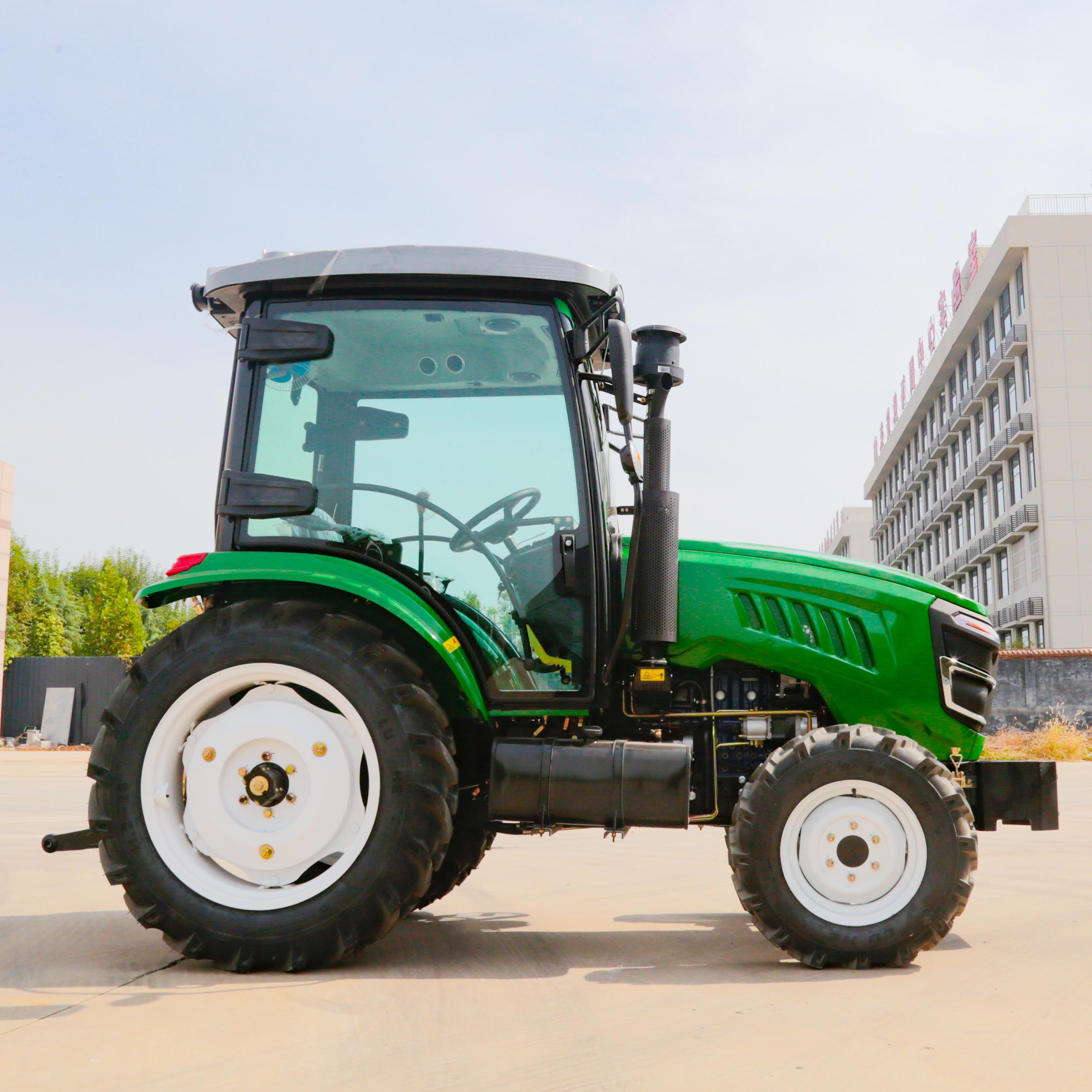 China Brands 4x4 130hp Farm Tractors Agriculture Tractor with Environmental Protection Engine 4wd Farm Tractor With Attachment