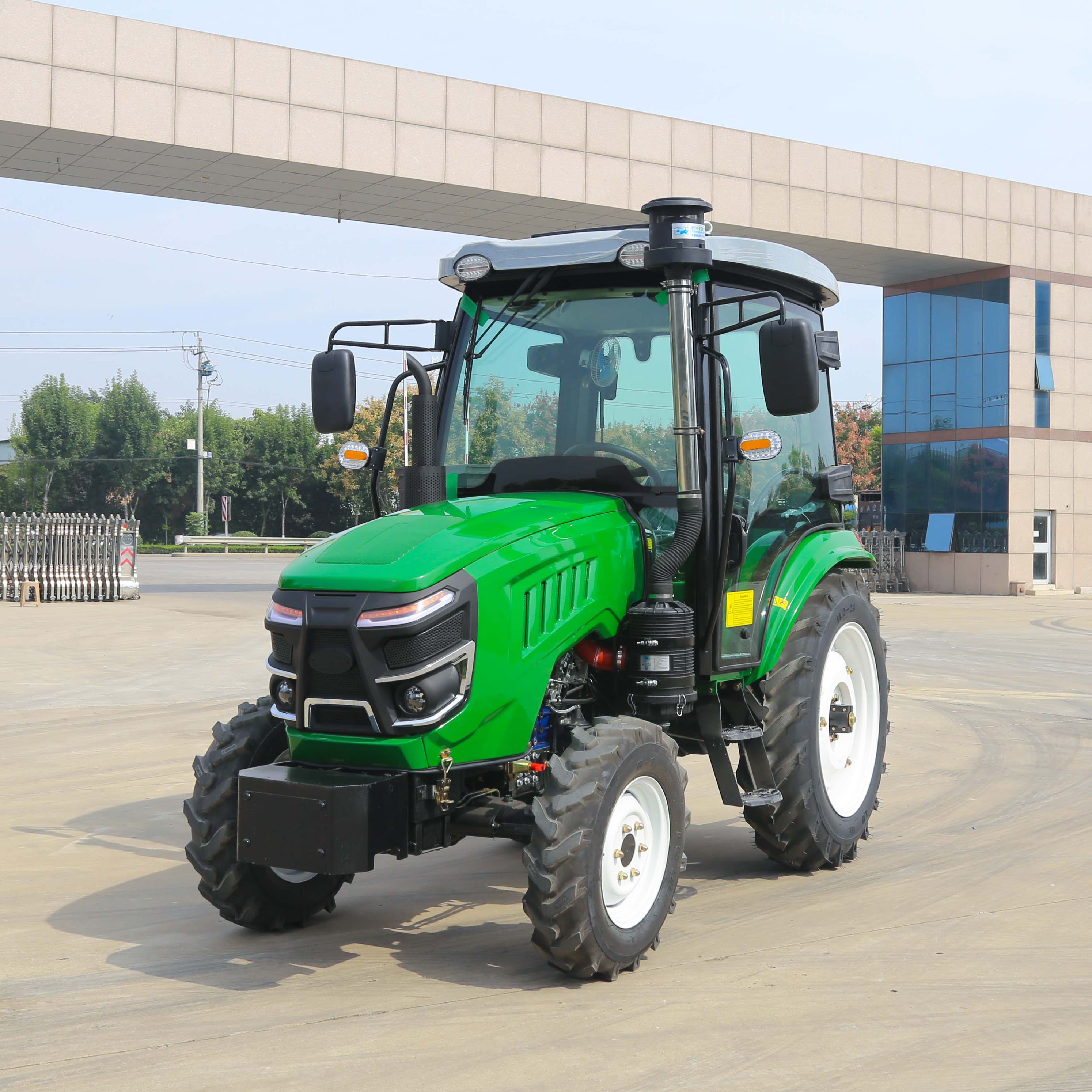China Brands 4x4 130hp Farm Tractors Agriculture Tractor with Environmental Protection Engine 4wd Farm Tractor With Attachment