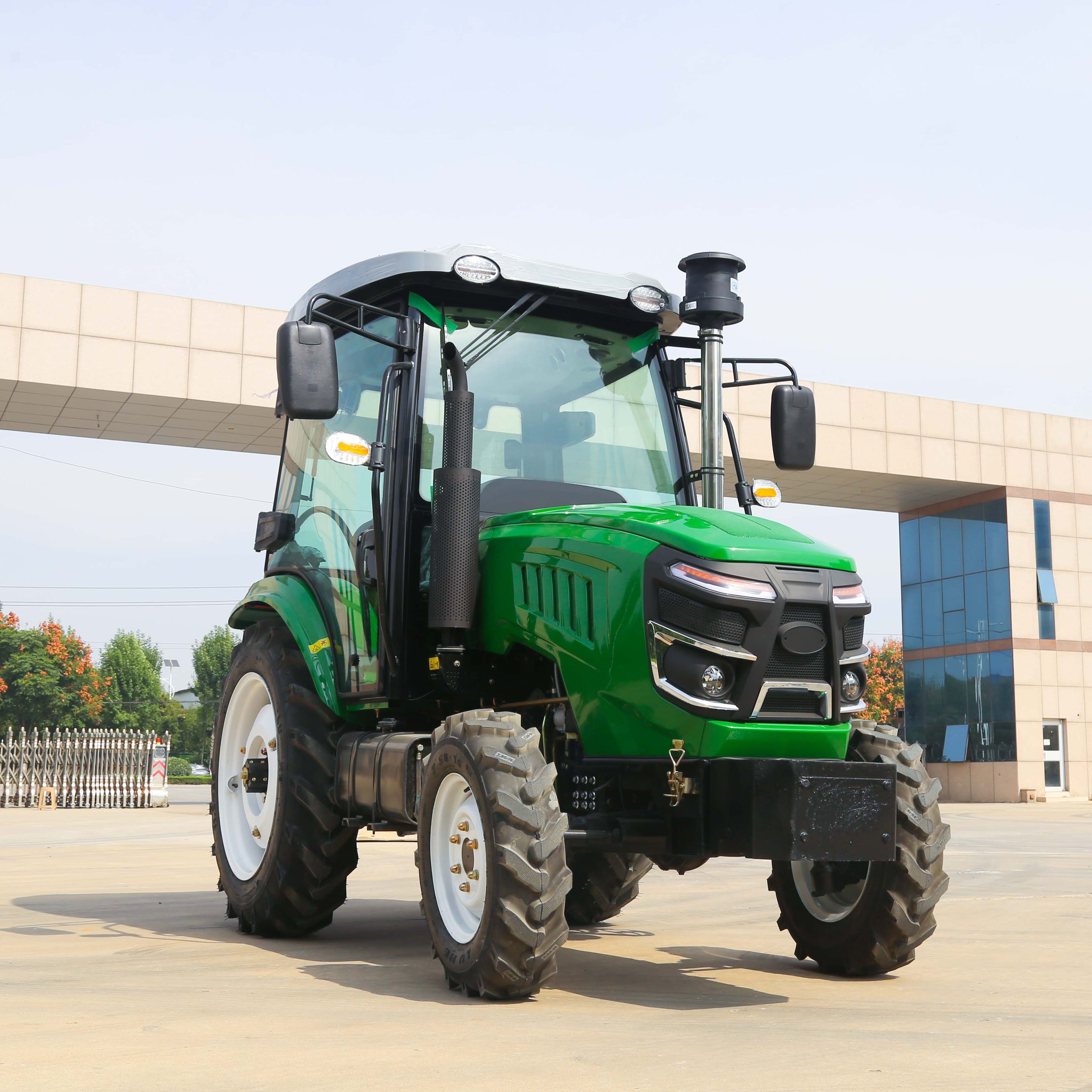 China Brands 4x4 130hp Farm Tractors Agriculture Tractor with Environmental Protection Engine 4wd Farm Tractor With Attachment