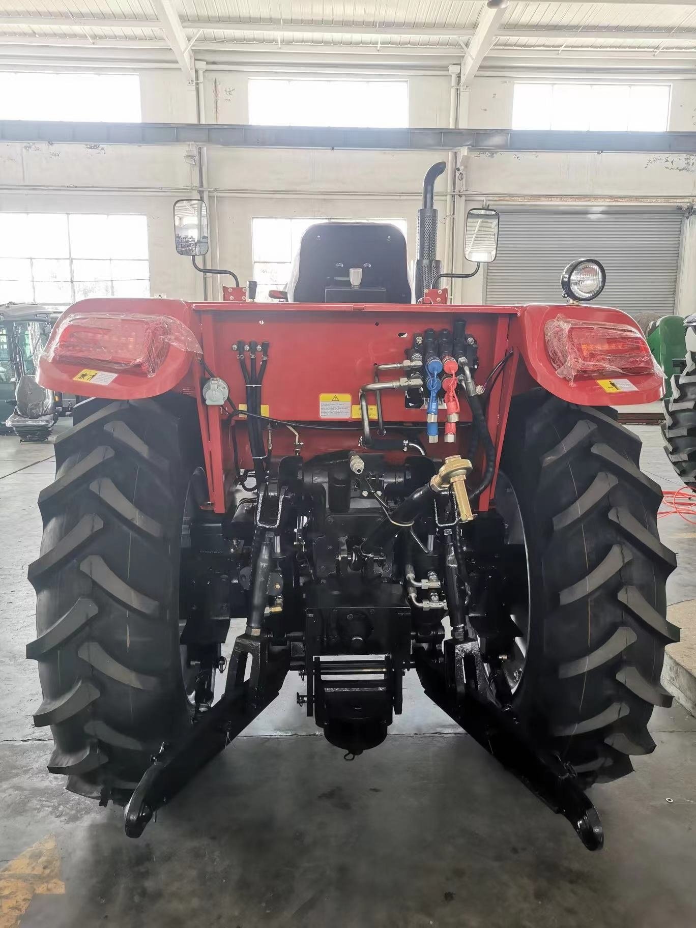 Small Mini Farm Electric Wheel Tractor Agricultural 50hp 60hp 70hp Made in China with Tractor Trailer 2/4 Wheels for Sale