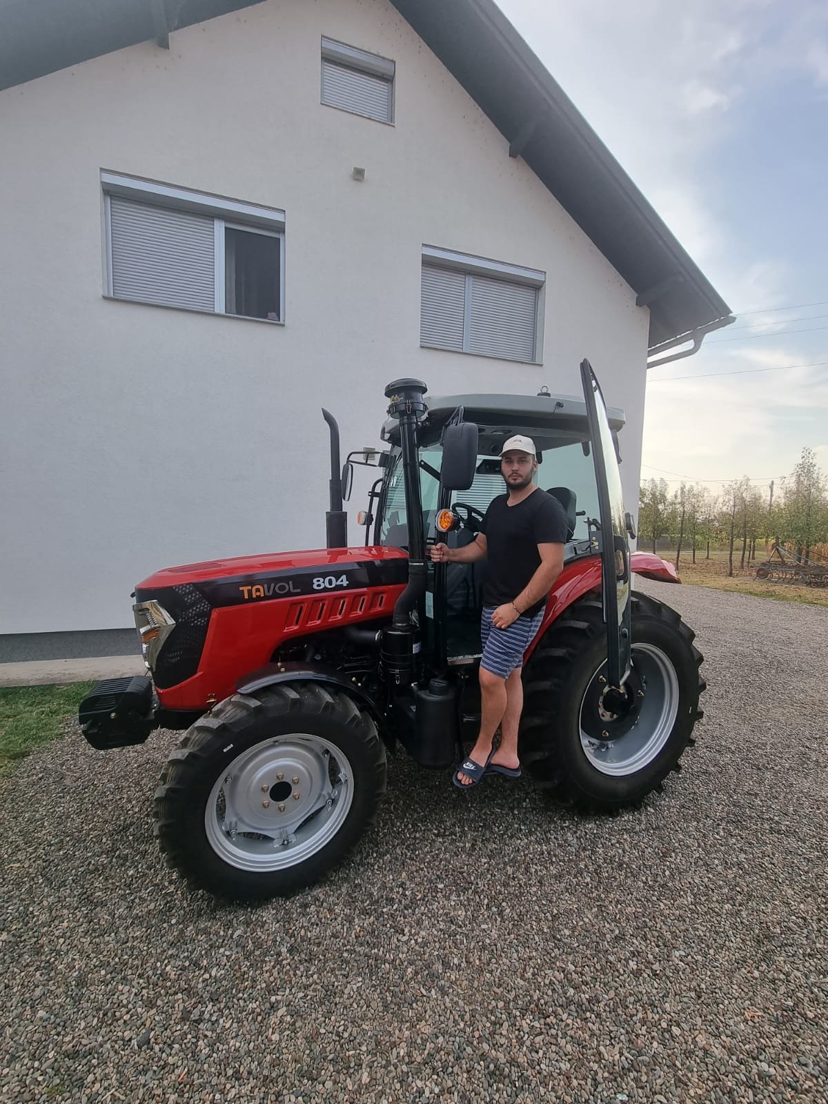 YTO 90HP Diesel 4WD Mini Farm Tractor Multifunctional 4-Wheel Front End Loader with Engine Gearbox for Small Farms Agriculture