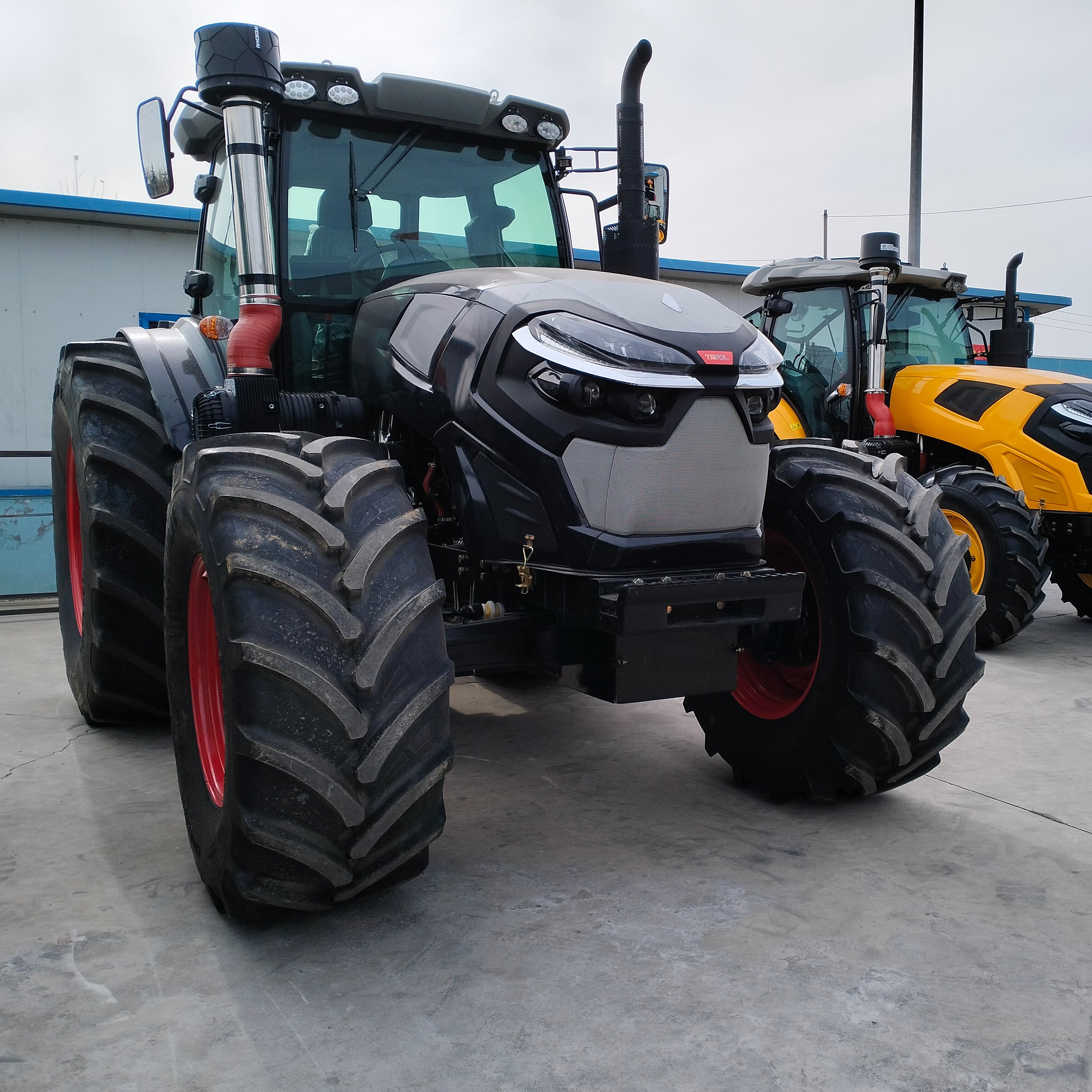 YTO 280hp Multifunctional Wheel Tractor New Condition 4WD Used Farm Tractor and Backhoe for Sale Agriculture Tractors