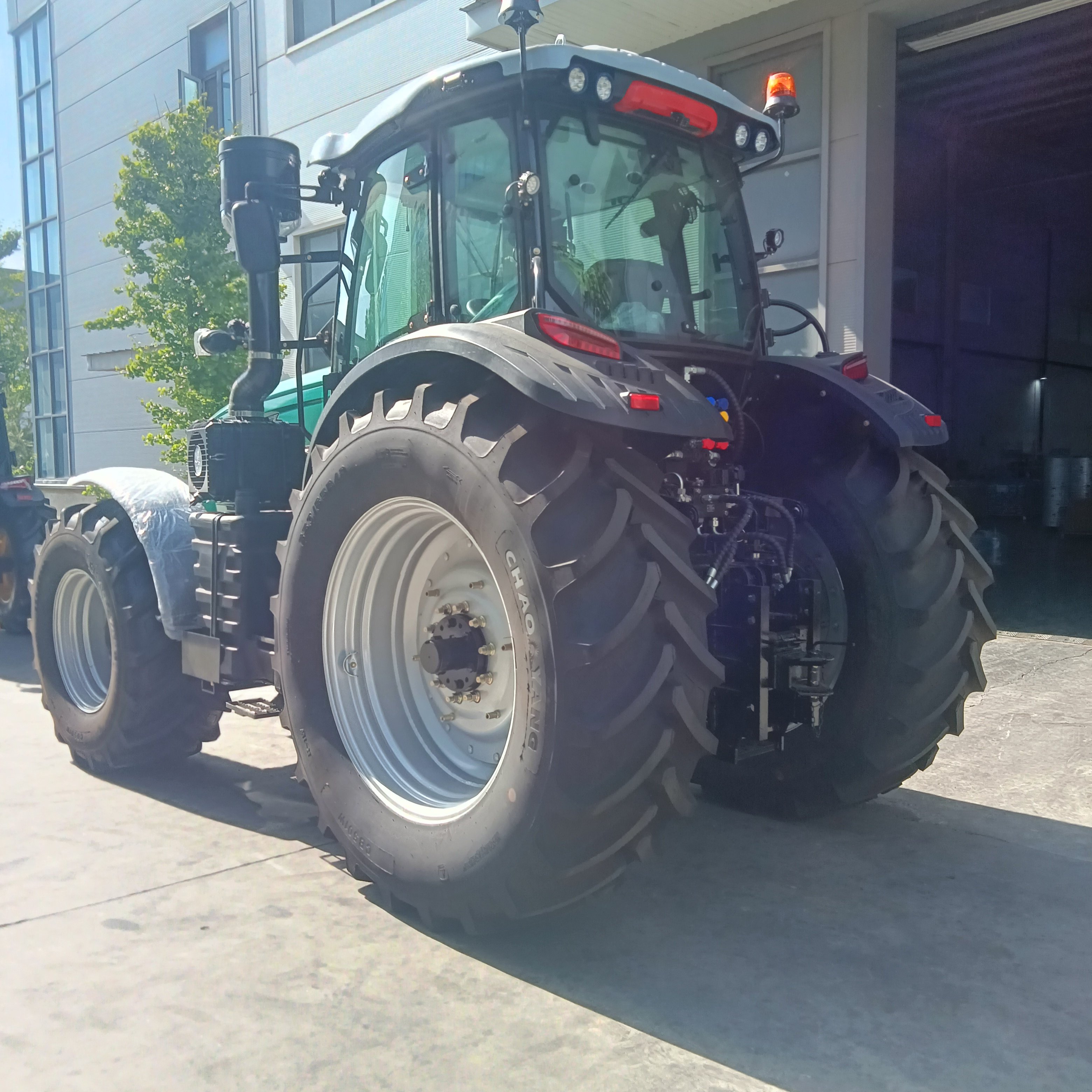 YTO Engine TD Chassis 160HP Compact Agricultural Tractors