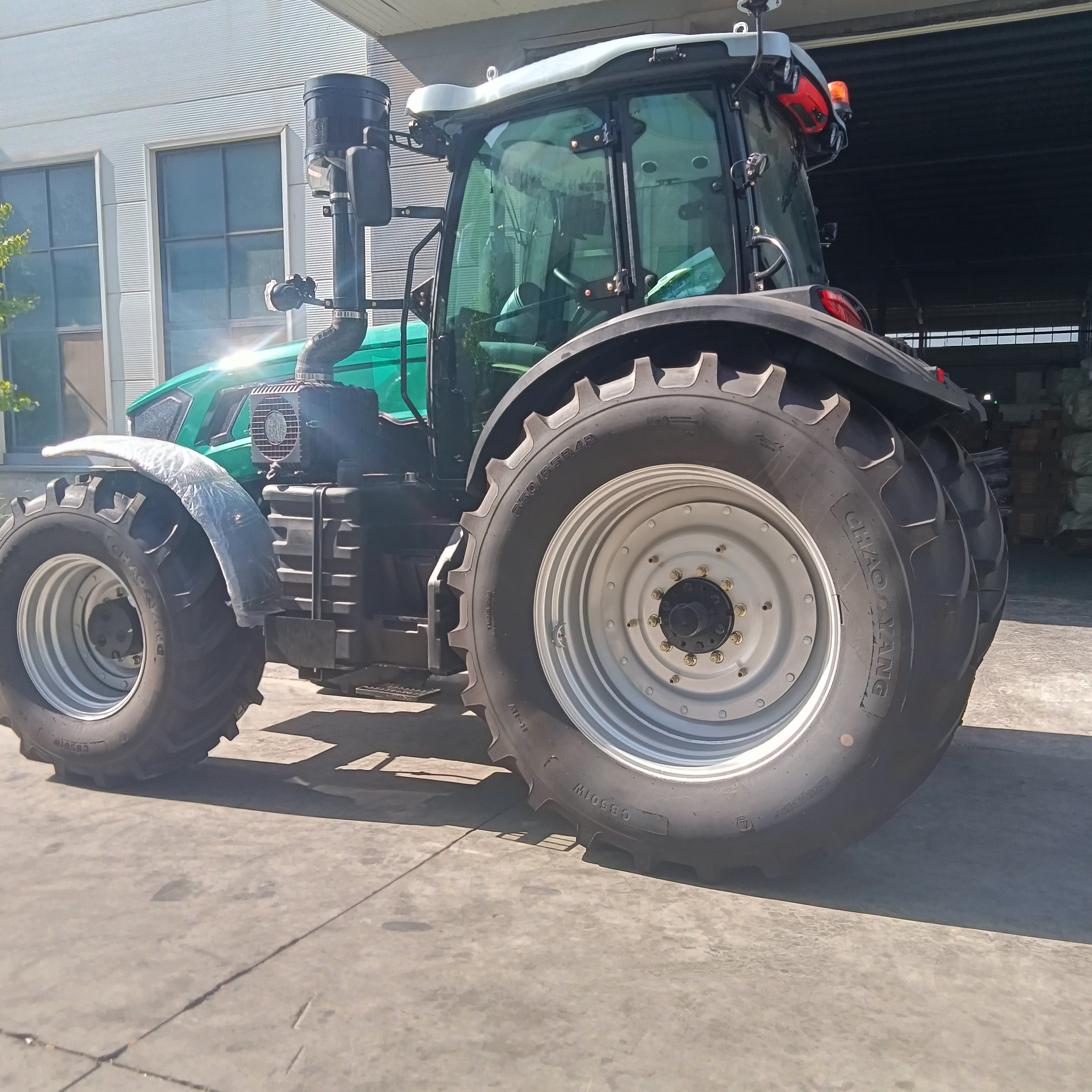 YTO Engine TD Chassis 160HP Compact Agricultural Tractors