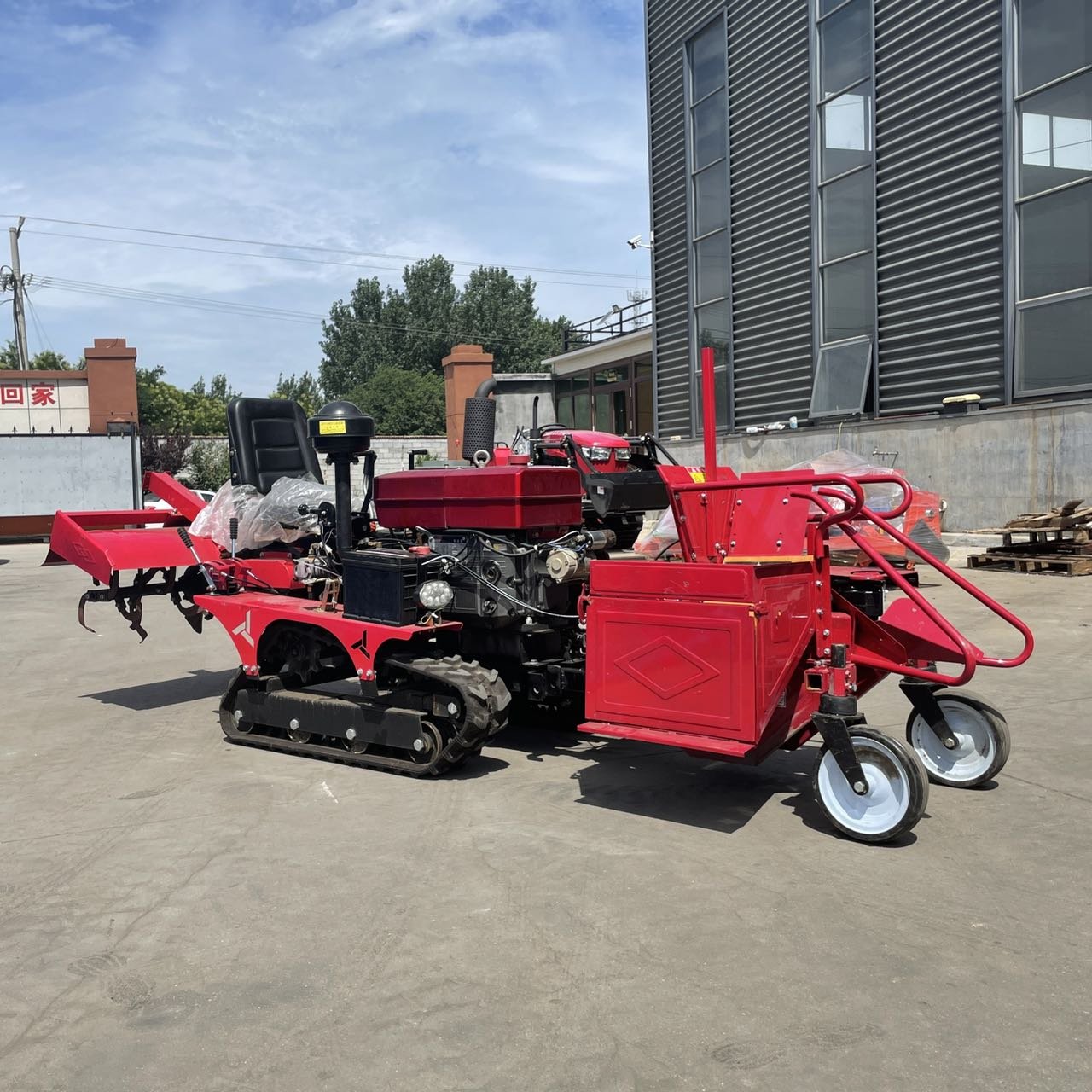 High-quality 25HP Rotary Tiller Agricultural Machinery for Dry Land Small Tractor With Rubber Track and New Diesel Rotary Tiller