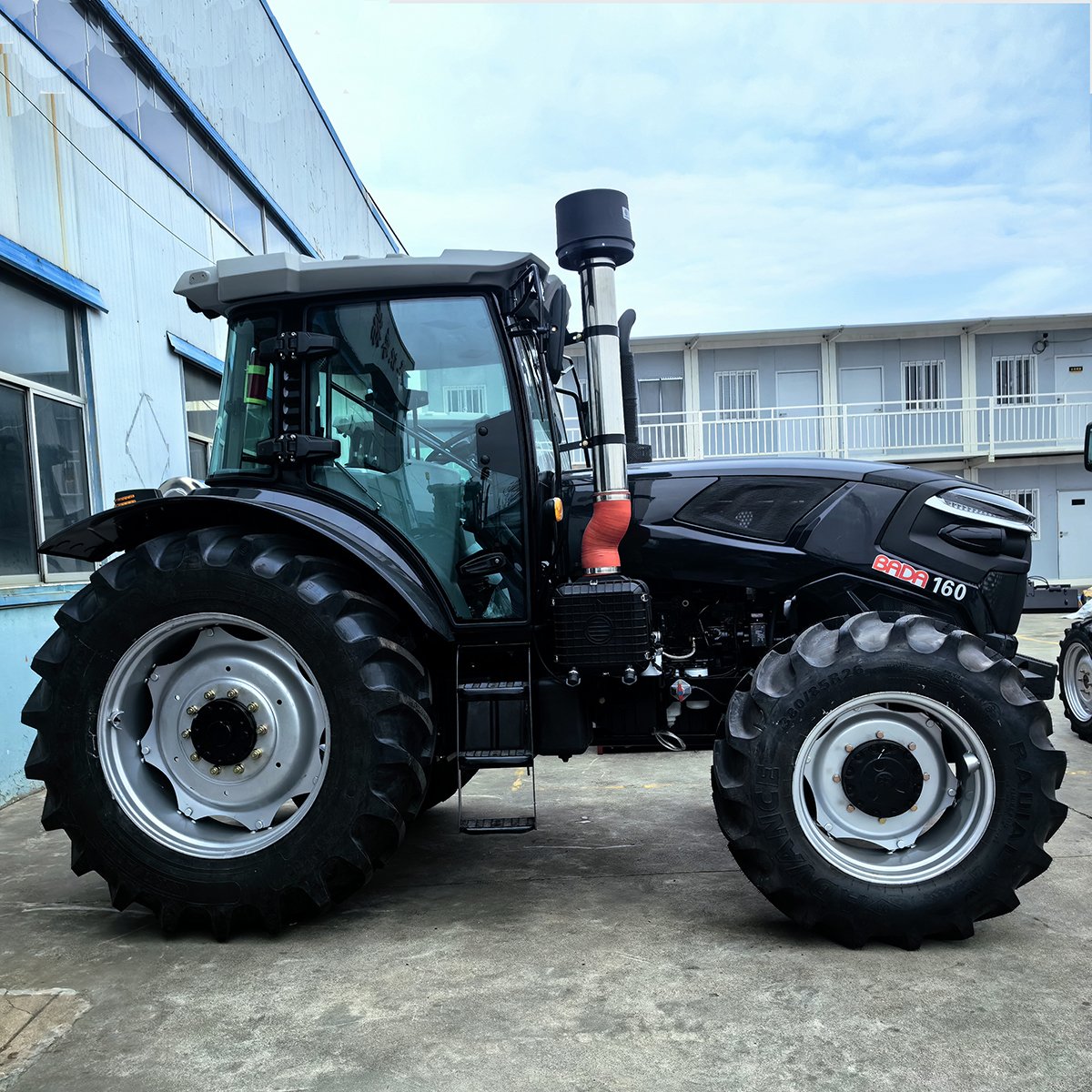 Multifunctional and Convenient Agricultural Large Horsepower 4 Wheel Drive 4X4 180 140 160 Hp Farm Tractor