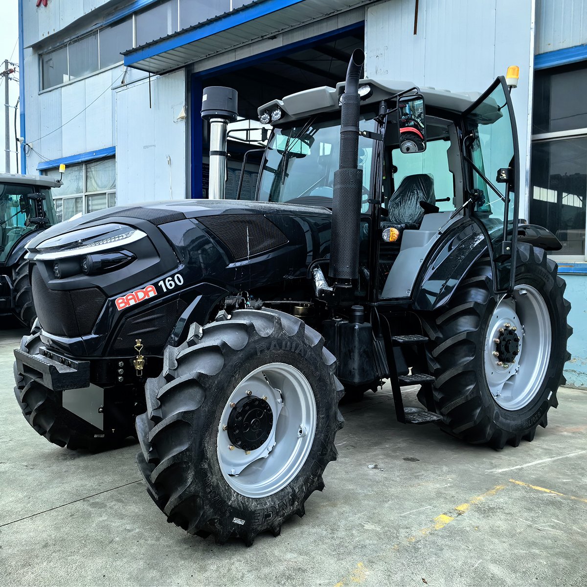 Multifunctional and Convenient Agricultural Large Horsepower 4 Wheel Drive 4X4 180 140 160 Hp Farm Tractor