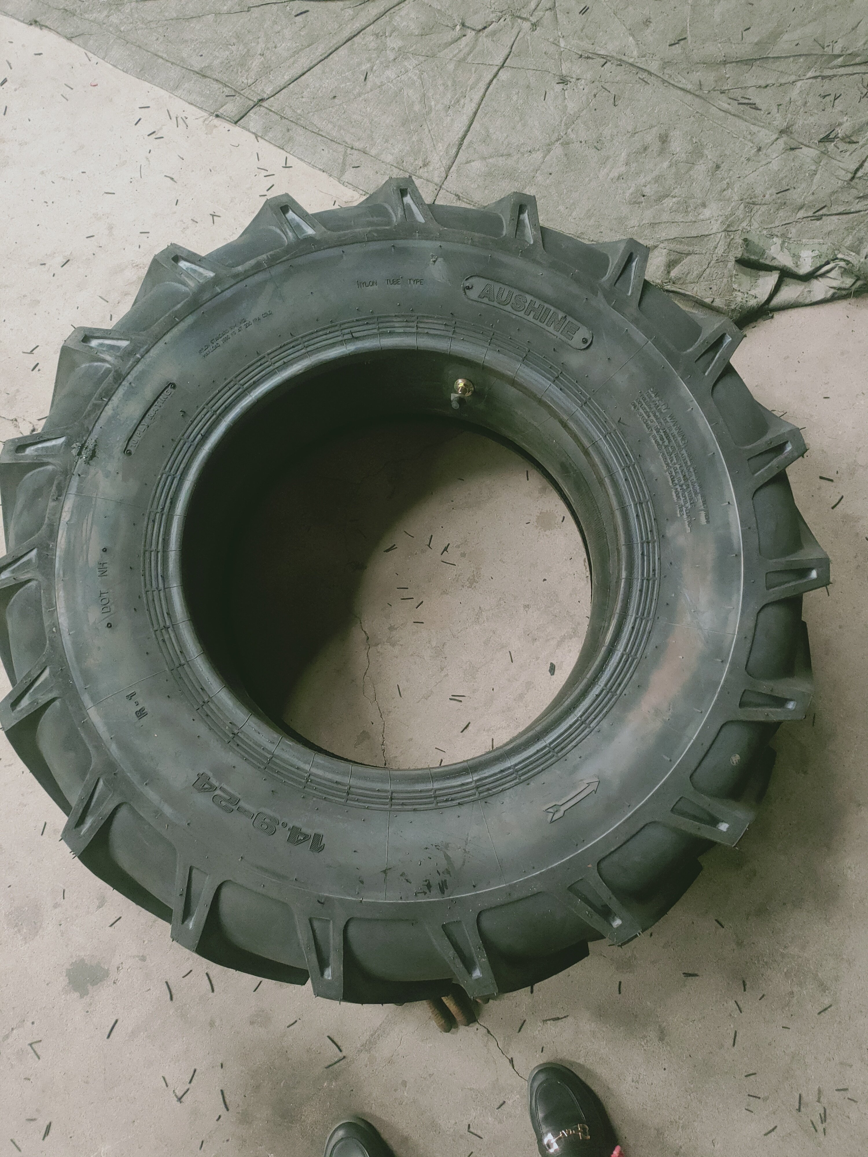 Quality China Tyre Price Wholesales Tires 14.9-24 Truck Tire