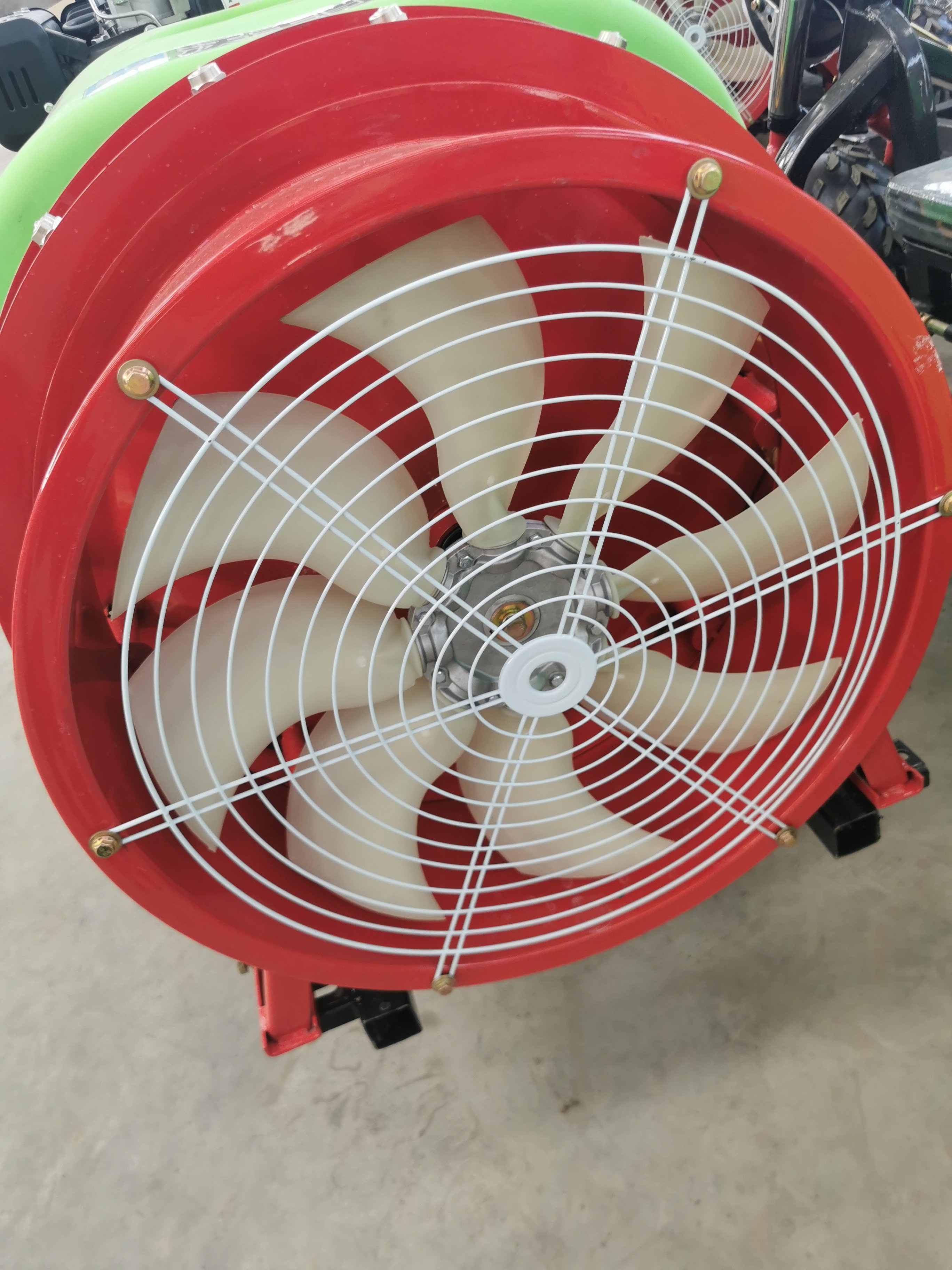 Three Tyre Self Propelled Sprayer Boom Electric Mist Ride-onsprayer Pump Agricultural Orchards Greenhouse Farm Motorized Sprayer