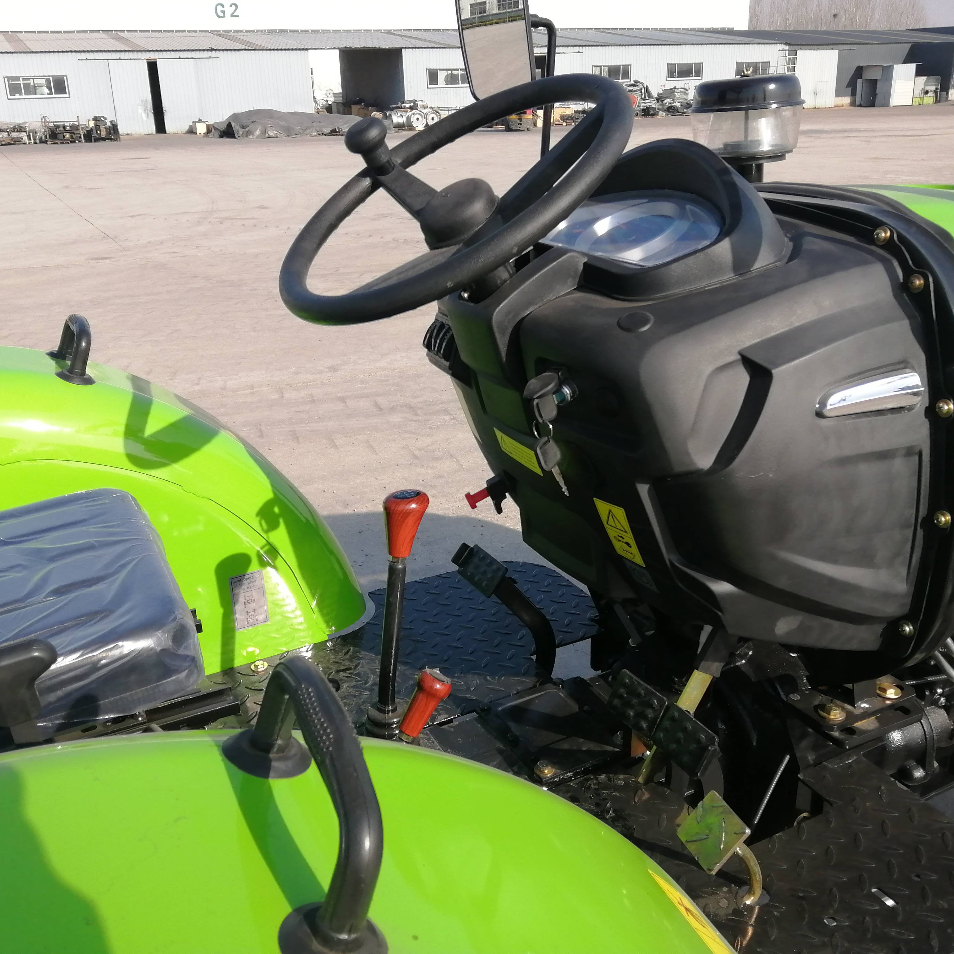 Lingke New Agricultural Tractor Four Wheel 4WD New Chinese Farm 50HP Beautiful Tractors for Sale