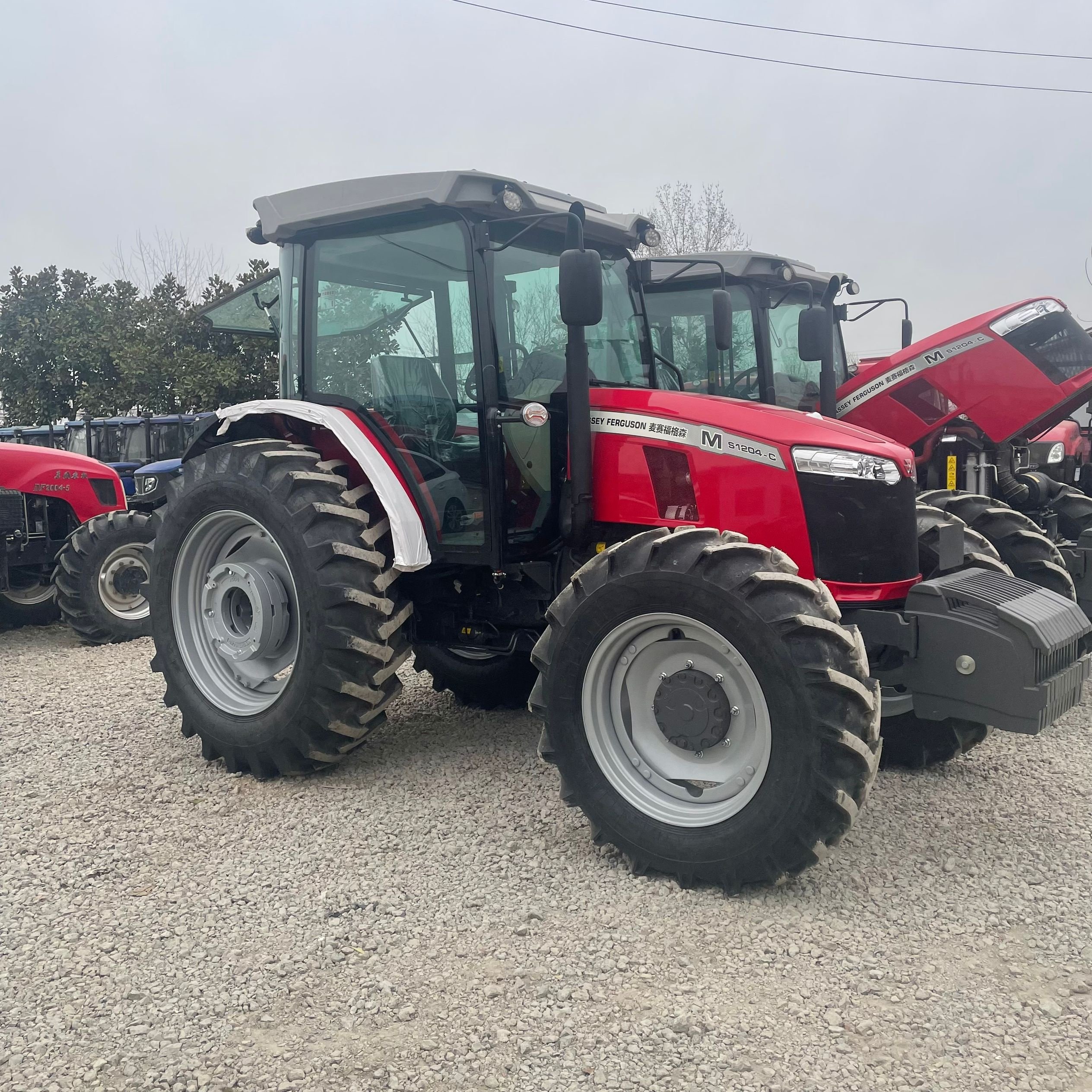 Multifunctional 4WD Farm Tractor Cabin Diesel MTZ-80 Box New 440 MM Competitive Agriculture Tractor Prices