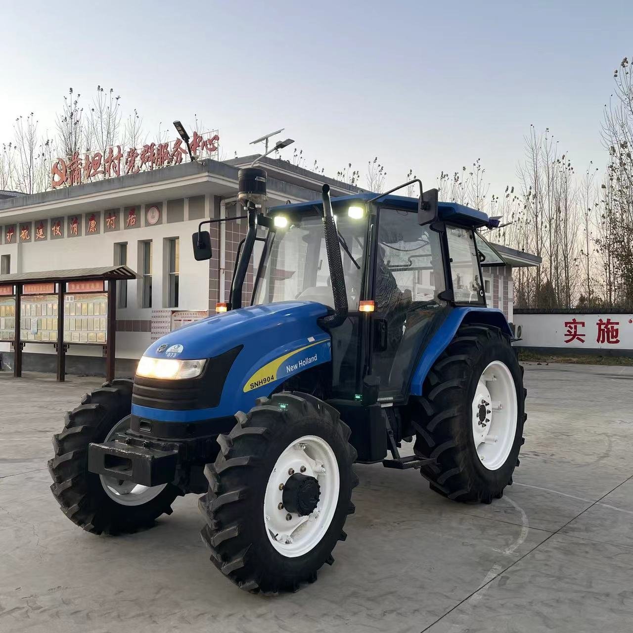 90hp 80hp 70hp Four-wheel Drive New a Holland SNH904 Second-Hand Tractor, Equipped With Air Conditioning