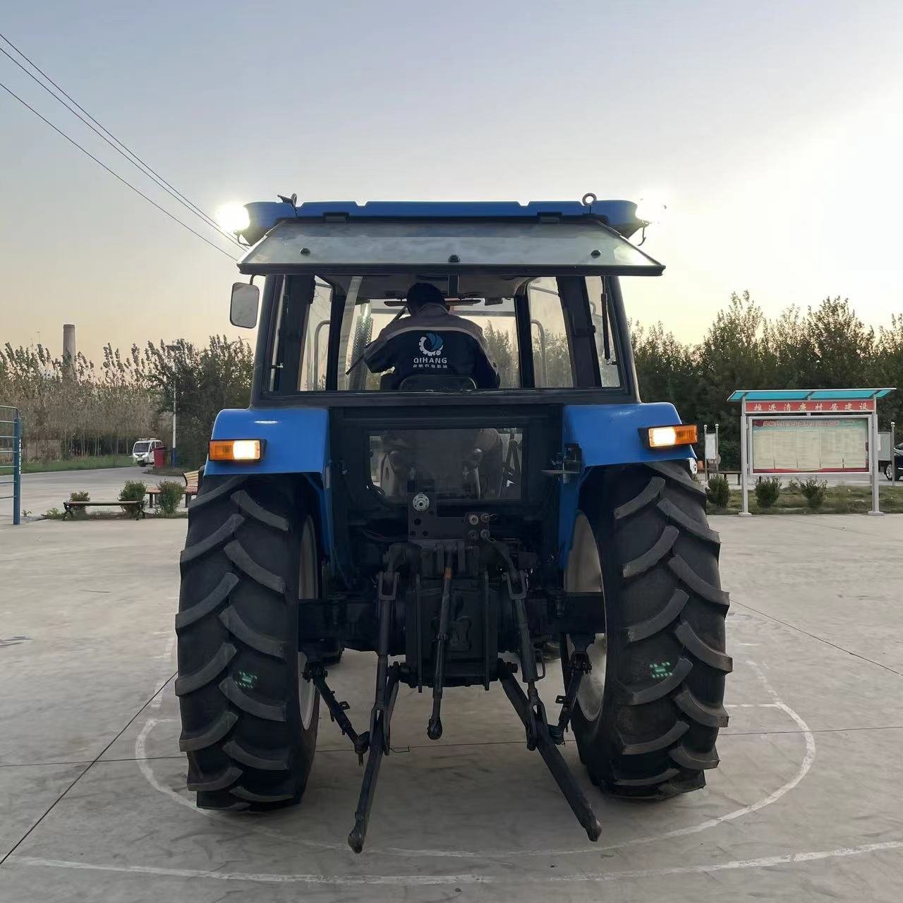 90hp 80hp 70hp Four-wheel Drive New a Holland SNH904 Second-Hand Tractor, Equipped With Air Conditioning