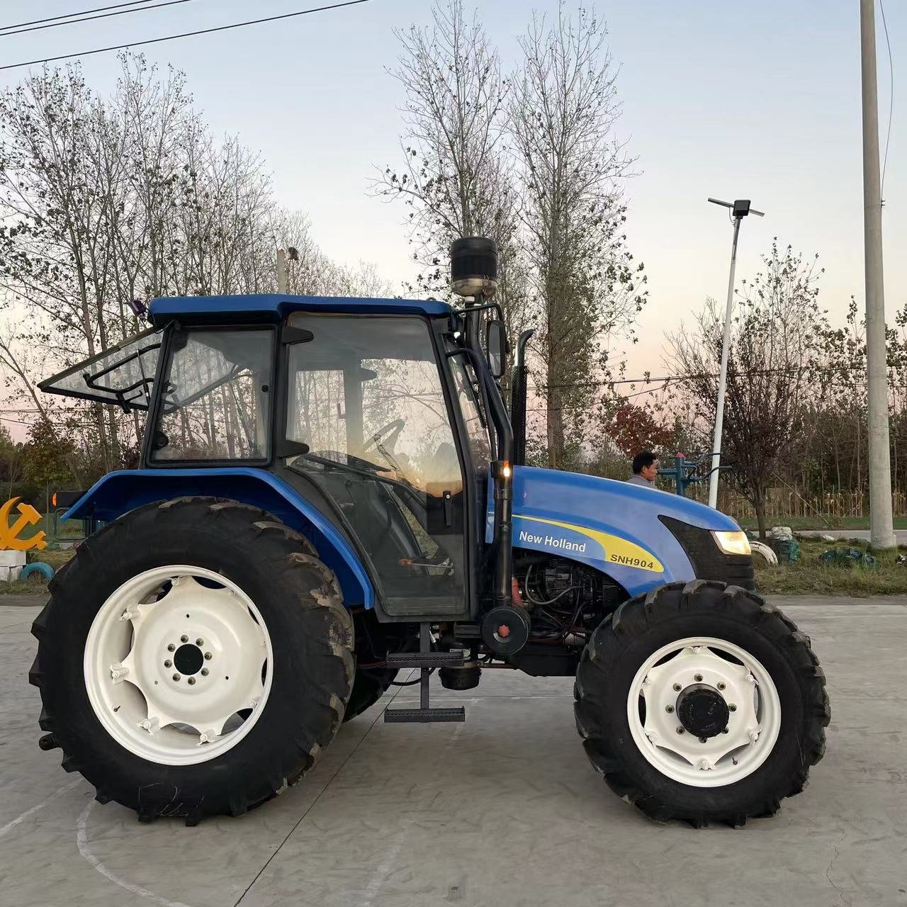 90hp 80hp 70hp Four-wheel Drive New a Holland SNH904 Second-Hand Tractor, Equipped With Air Conditioning