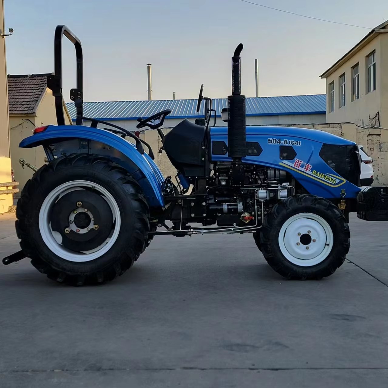 Popular Model 50hp Hydraulic Steering with Shuttle Gearshift Big Chassis New Hood 4WD Tractor Multi-function for Farm