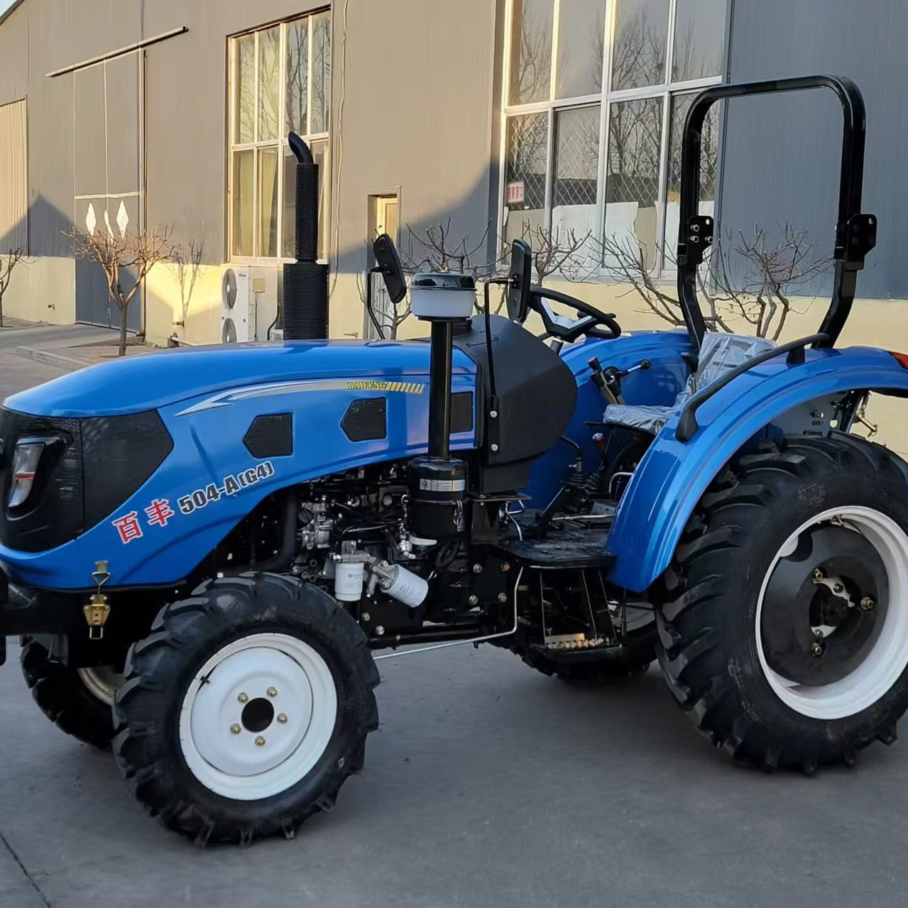 Popular Model 50hp Hydraulic Steering with Shuttle Gearshift Big Chassis New Hood 4WD Tractor Multi-function for Farm