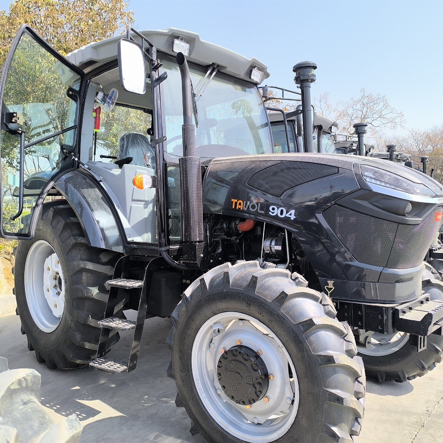 2025 New Style 1204 AC Cabin 6 Cylinder Diesel Engine Large 120HP 4x4 Farm Tractor Wheel Tractor for Sale