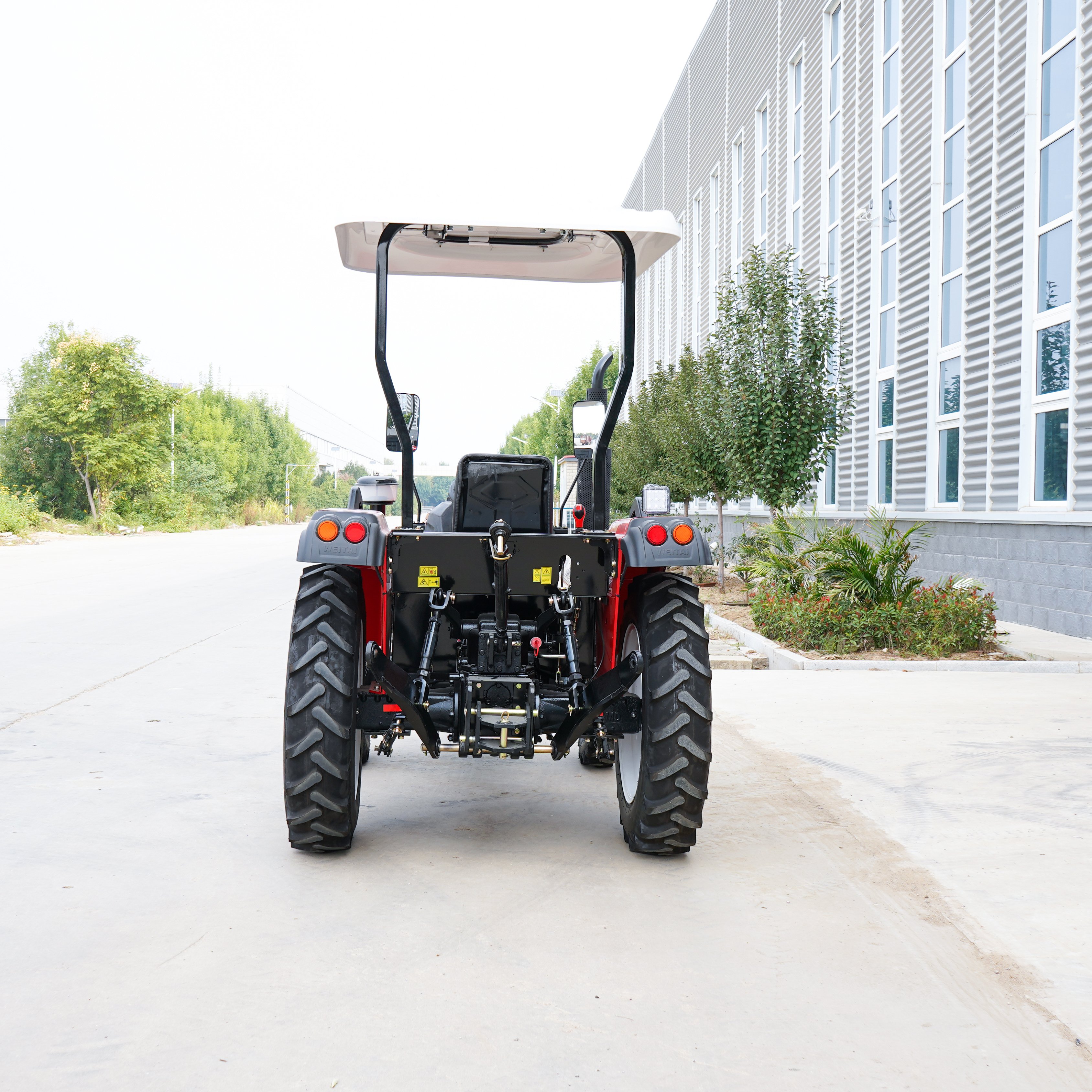High-horsepower Agricultural Plow Tractor Water and Drought Dual Four-wheel Drive