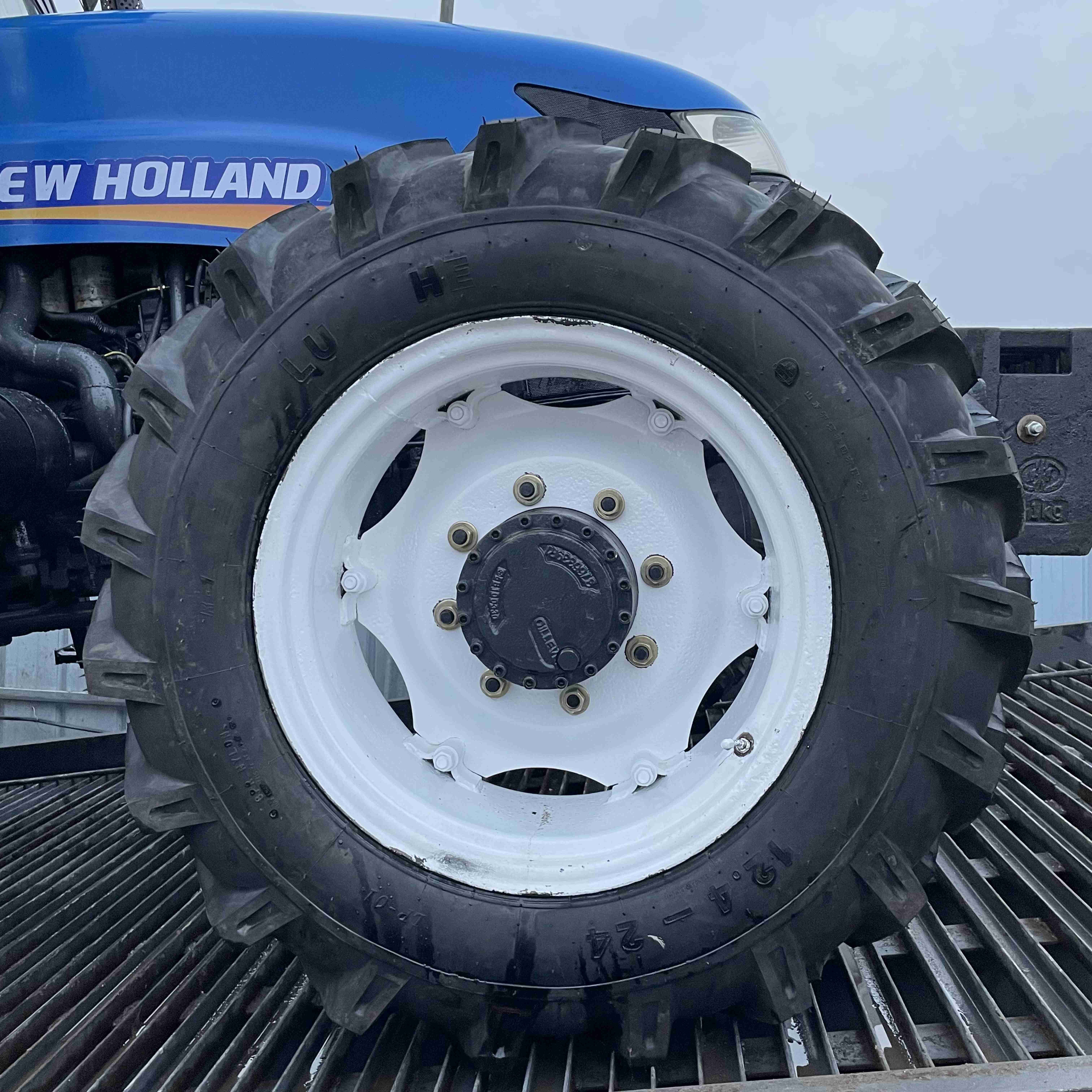 Agricultural Tractor 100HP New Holland Good Quality Used Farm Tractor with Disc Plough