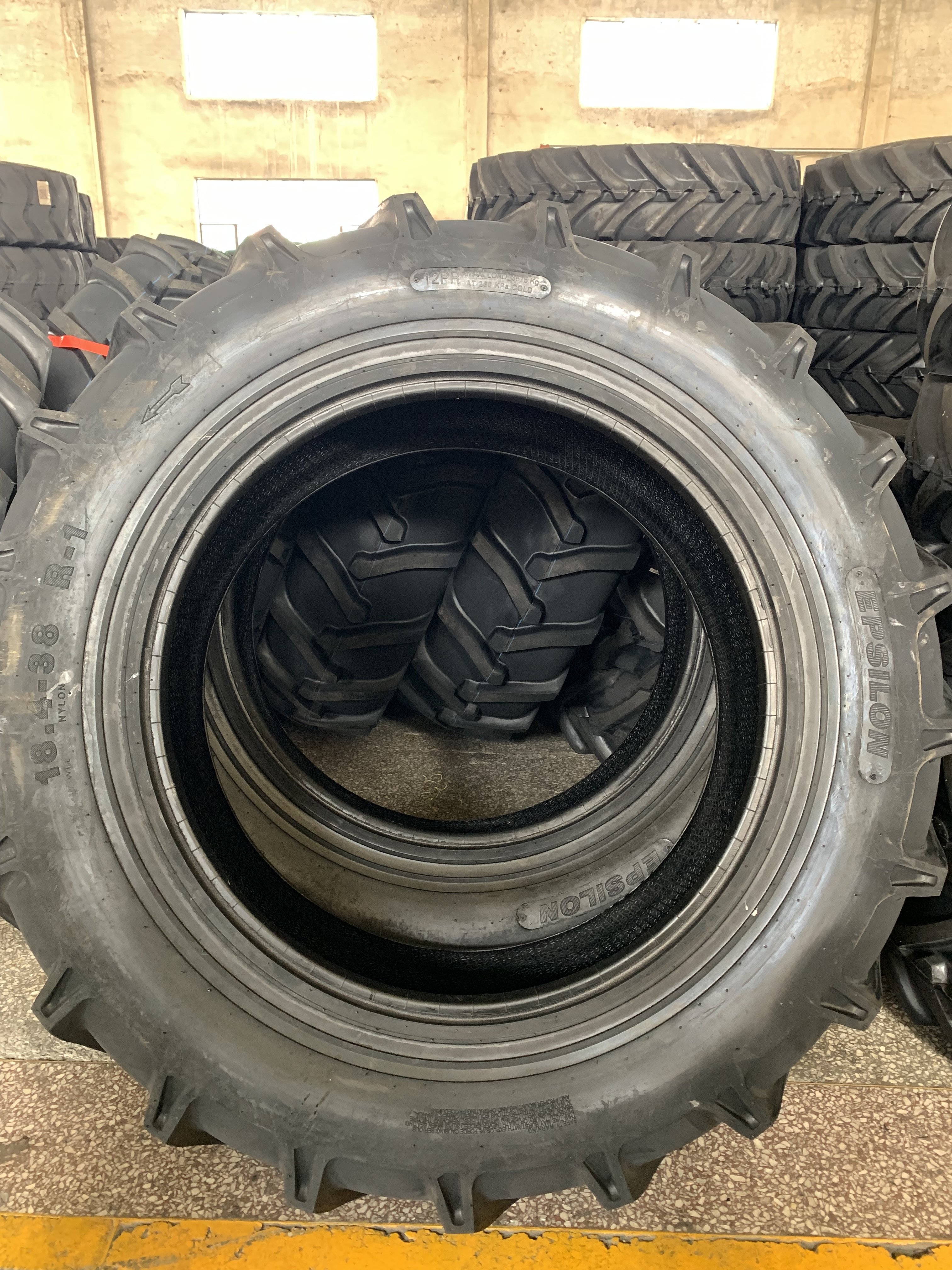Factory Agriculture Tyre Farm Tires for Tractor R1 Pattern Rubber Tyre 16.9-28 16.9-30 16.9-34 16.9-38 18.4-34 18.4-30 18.4-38