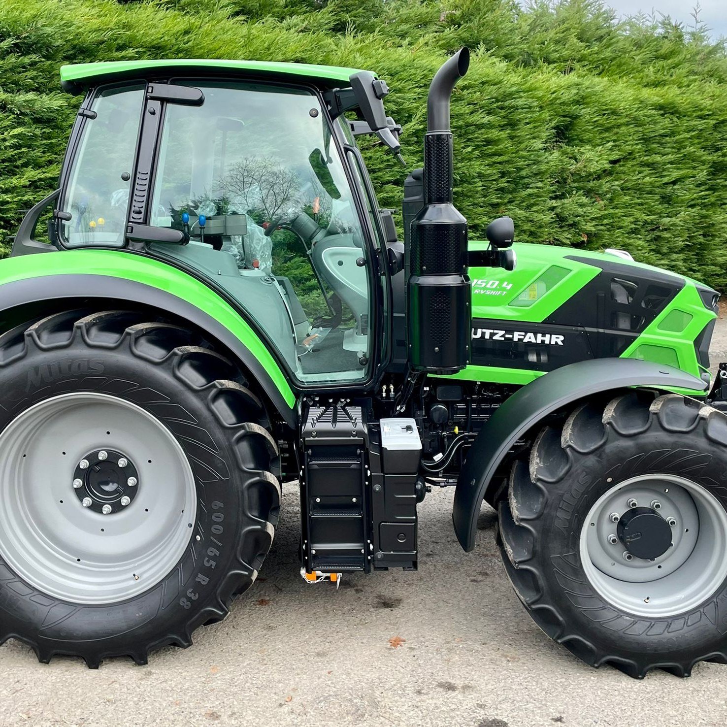 Factory Supply of DEUTZ FAHR 5080.4 DV Agricultural Machinery Tractor/ New DEUTZ FAHR Tractor