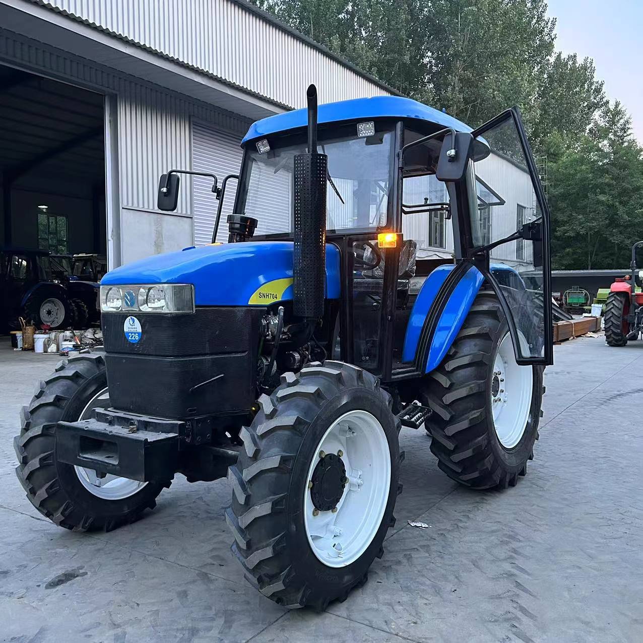4X4 70HP New Holland SNH704 Tractor for Sale 70HP Tractor With Cabin and AC Fairly Used New-holland Tt75 Farming Tractor