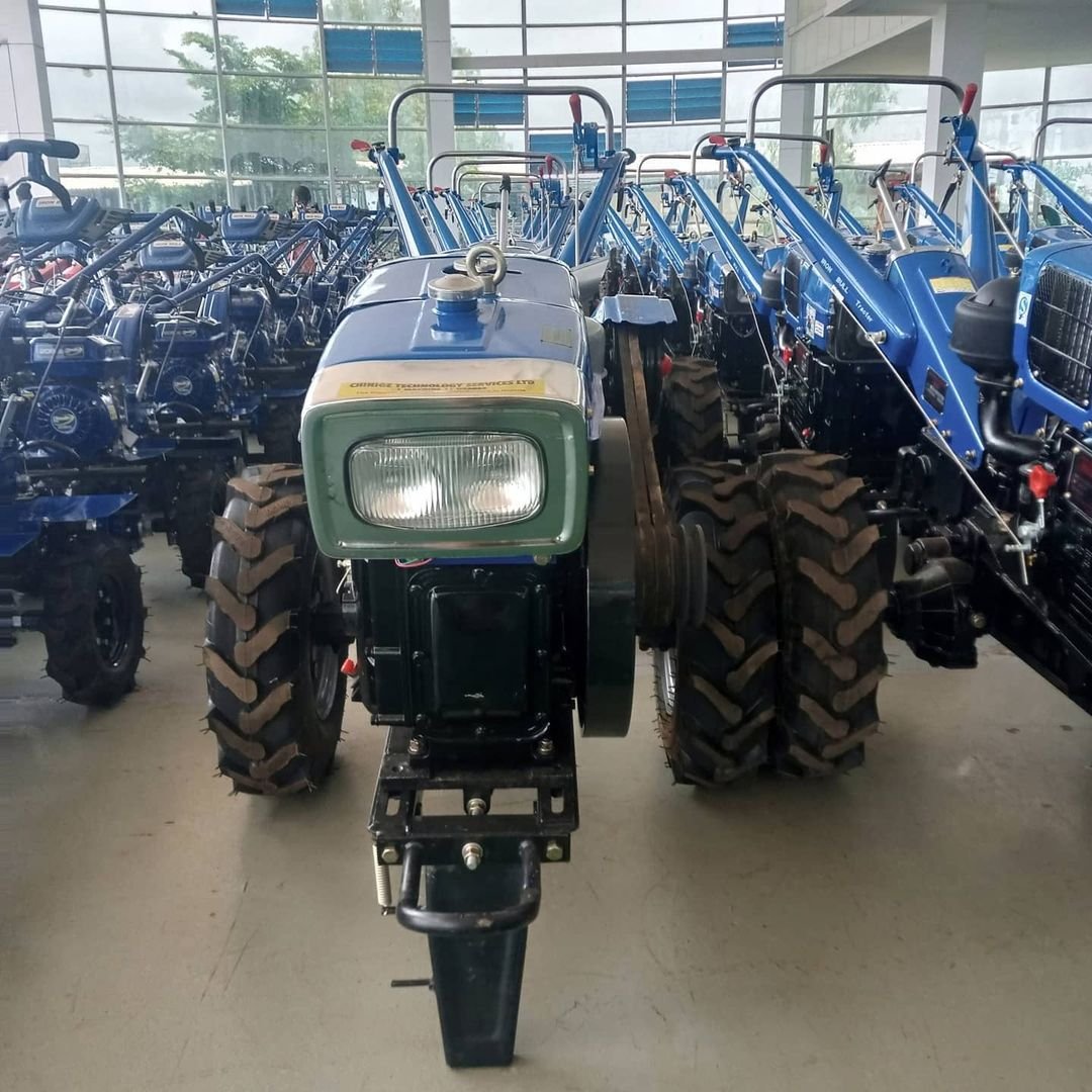 Two Wheel Hand Tractor 2 Wheel Drive Agricultural Mini Walking Tractor
