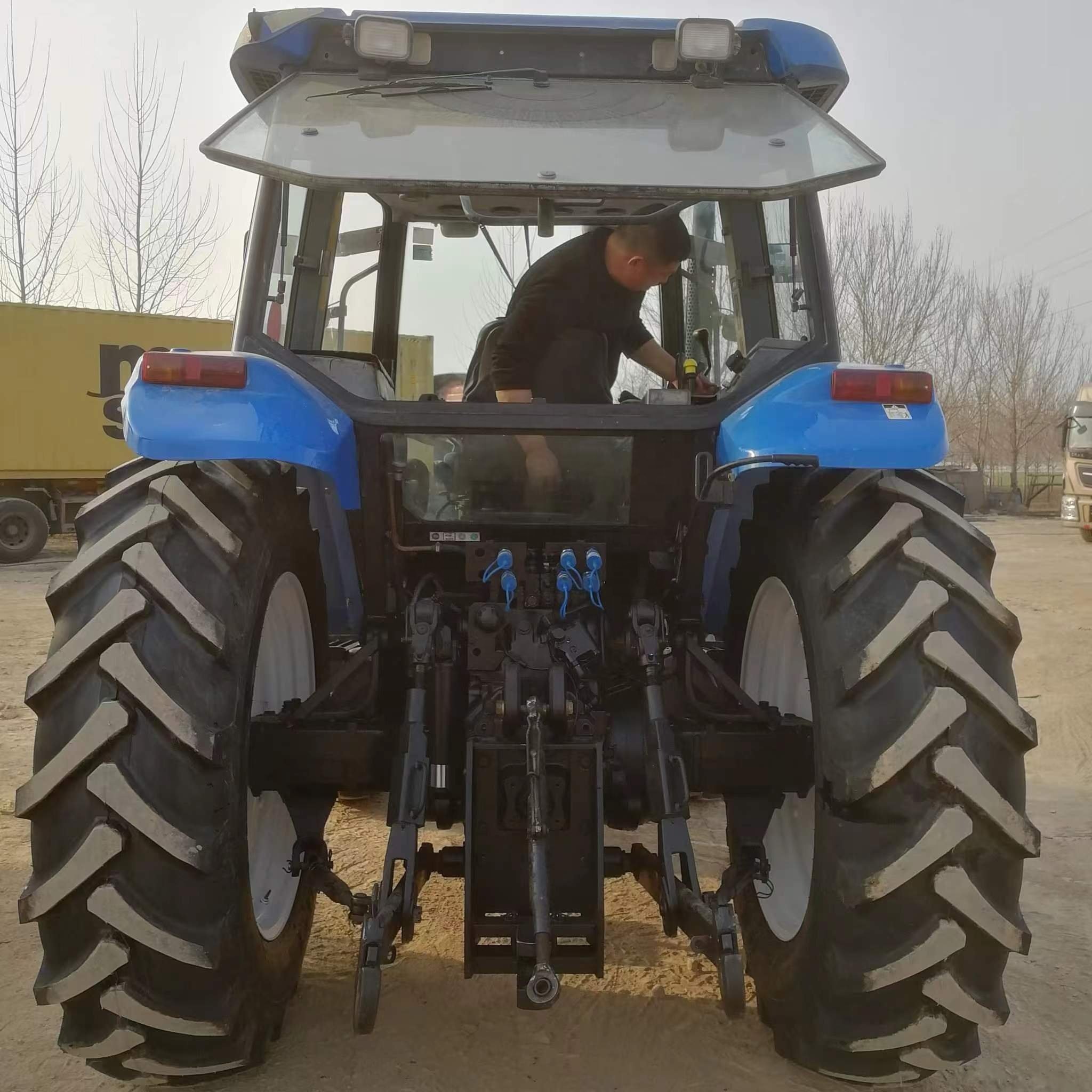 Used/second Hand/new Tractor 4X4wd Reconditioned Kubota 1304 130HP Farm Orchard Compact Tractor Agricultural Machinery MF4292 M