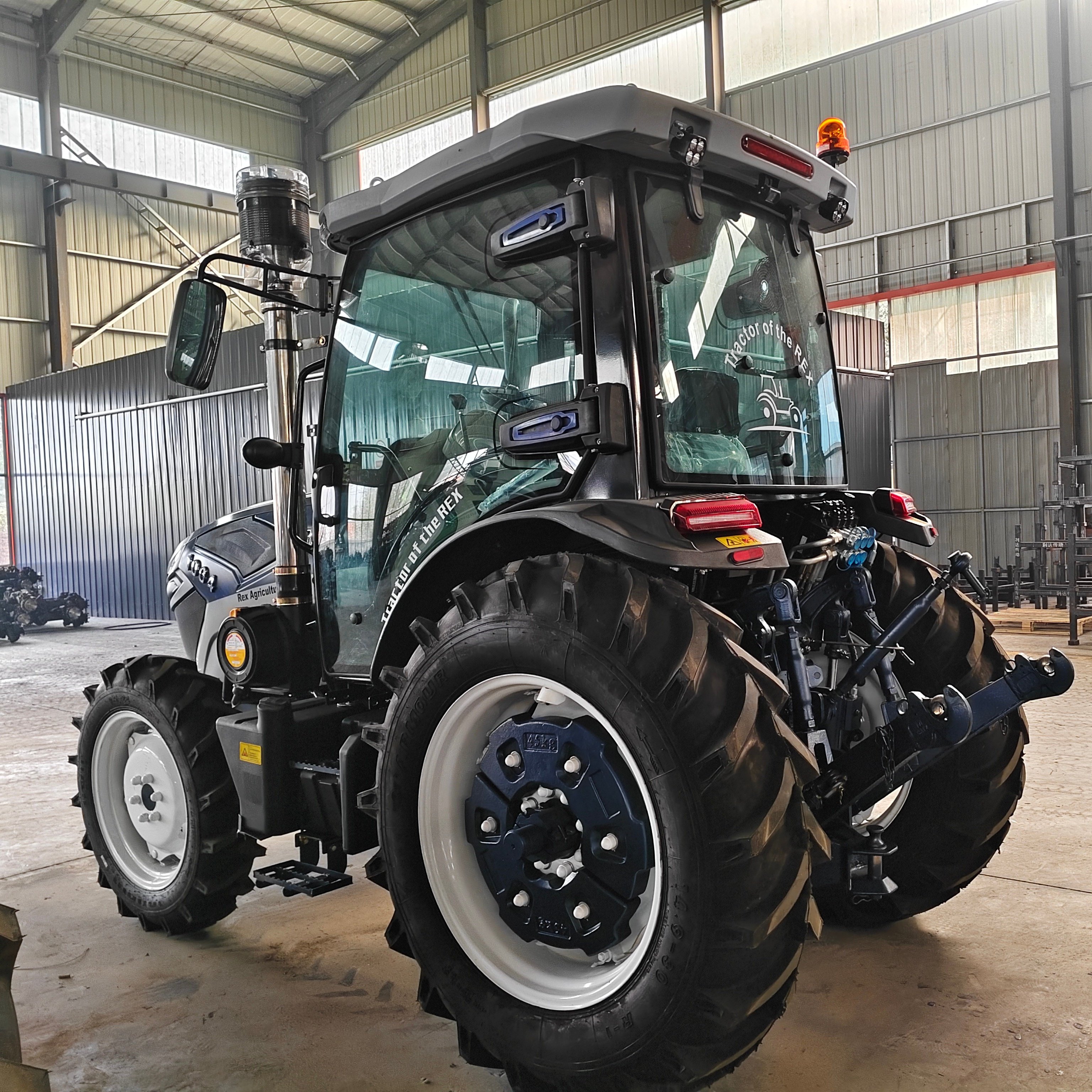 Multifunctional 4x4 Agricultural Tractor with 100Hp Diesel Engine Used Four-Wheel Tractor